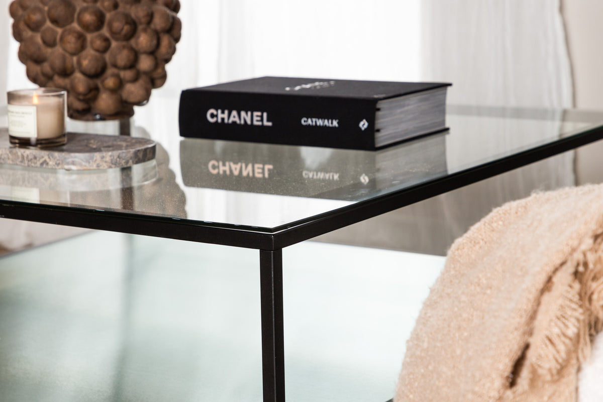 Couchtisch Maglehem 90cm aus Glas mit Ablage - Schwarz - Venture Home - le canapé