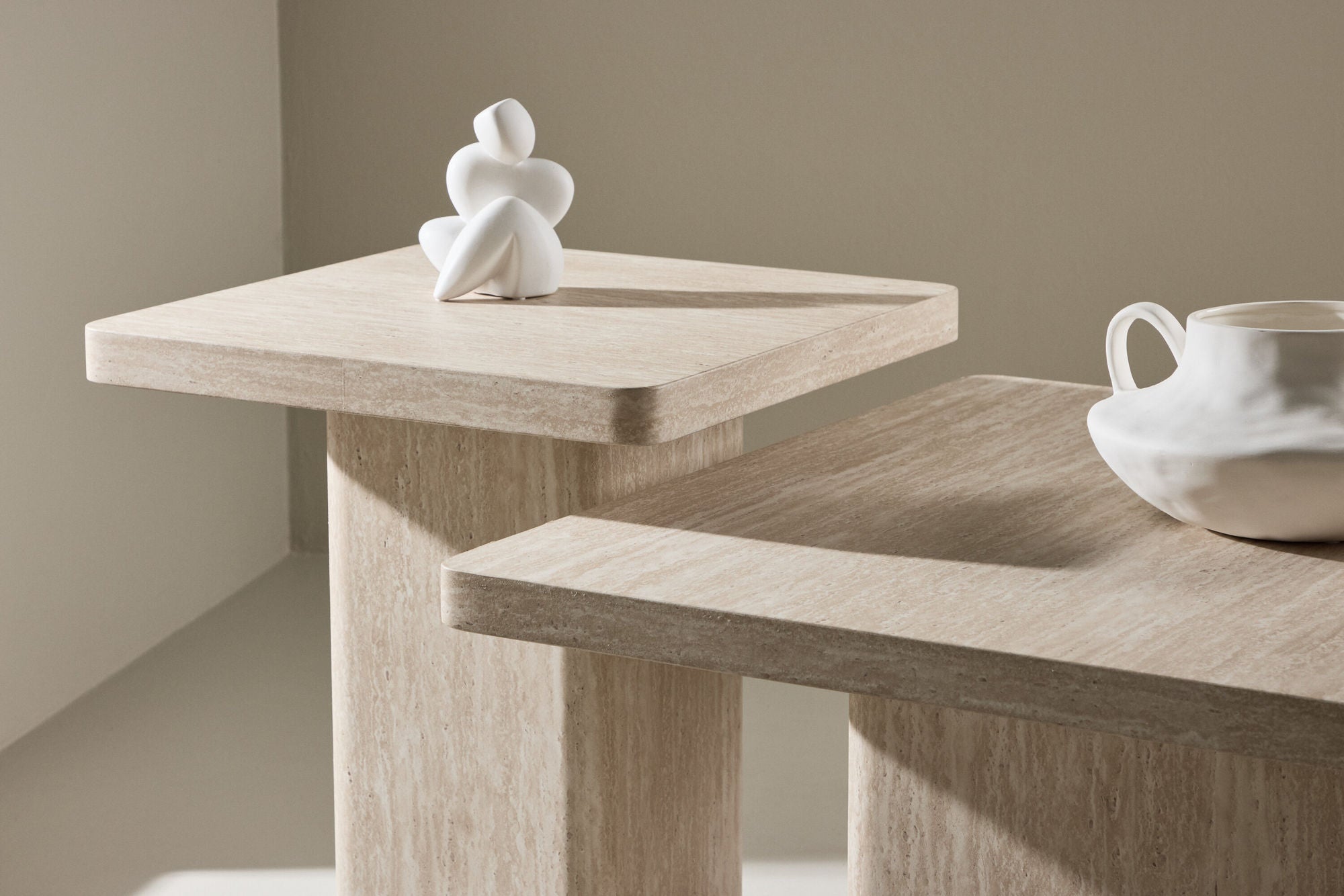 2er-Set Couchtische Qvart - Travertinelook-Couchtische-Venture Home-le canapé