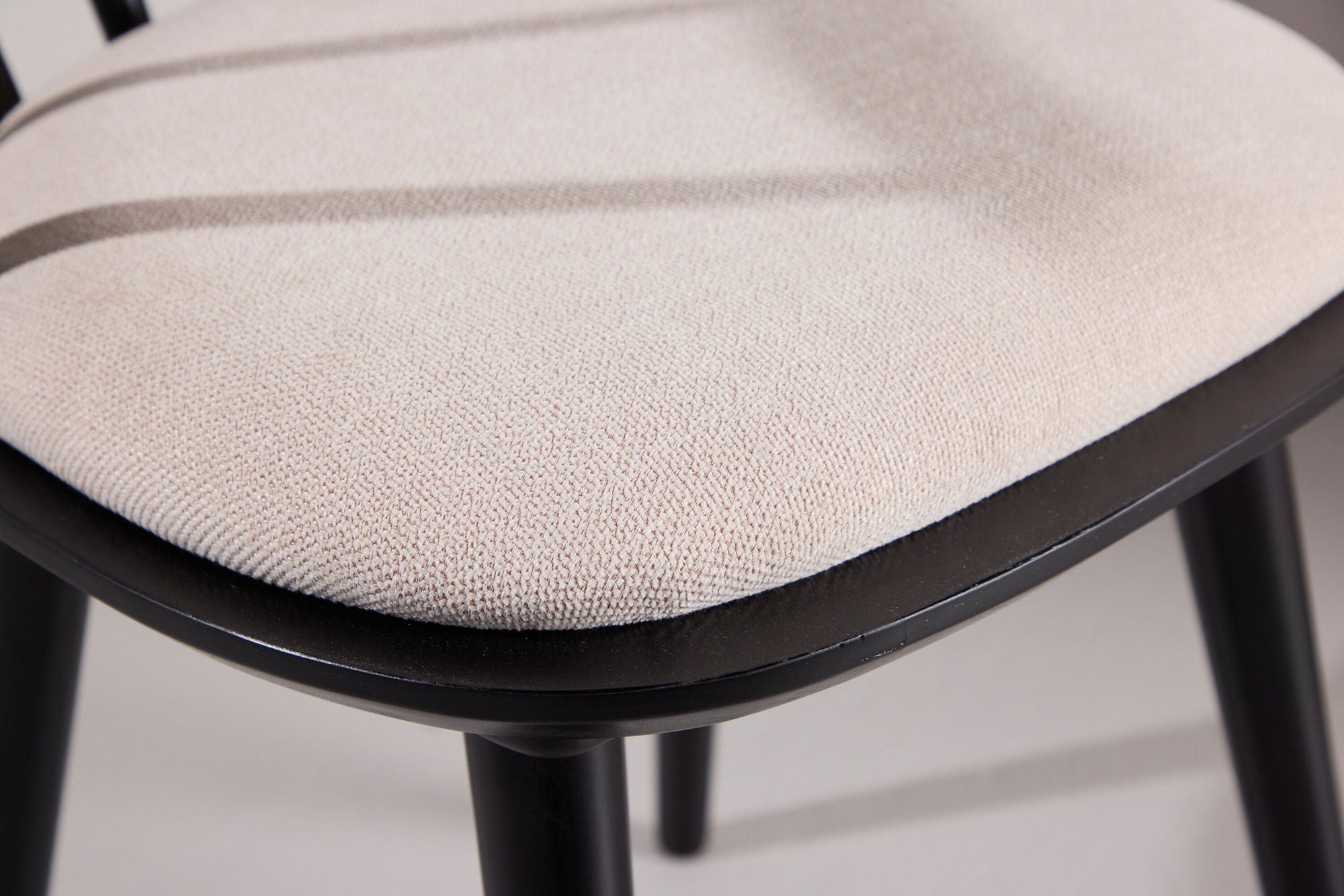 2er-Set Esszimmerstühle Bobby aus Gummibaumholz - Schwarz-Holzstühle-Venture Home-le canapé