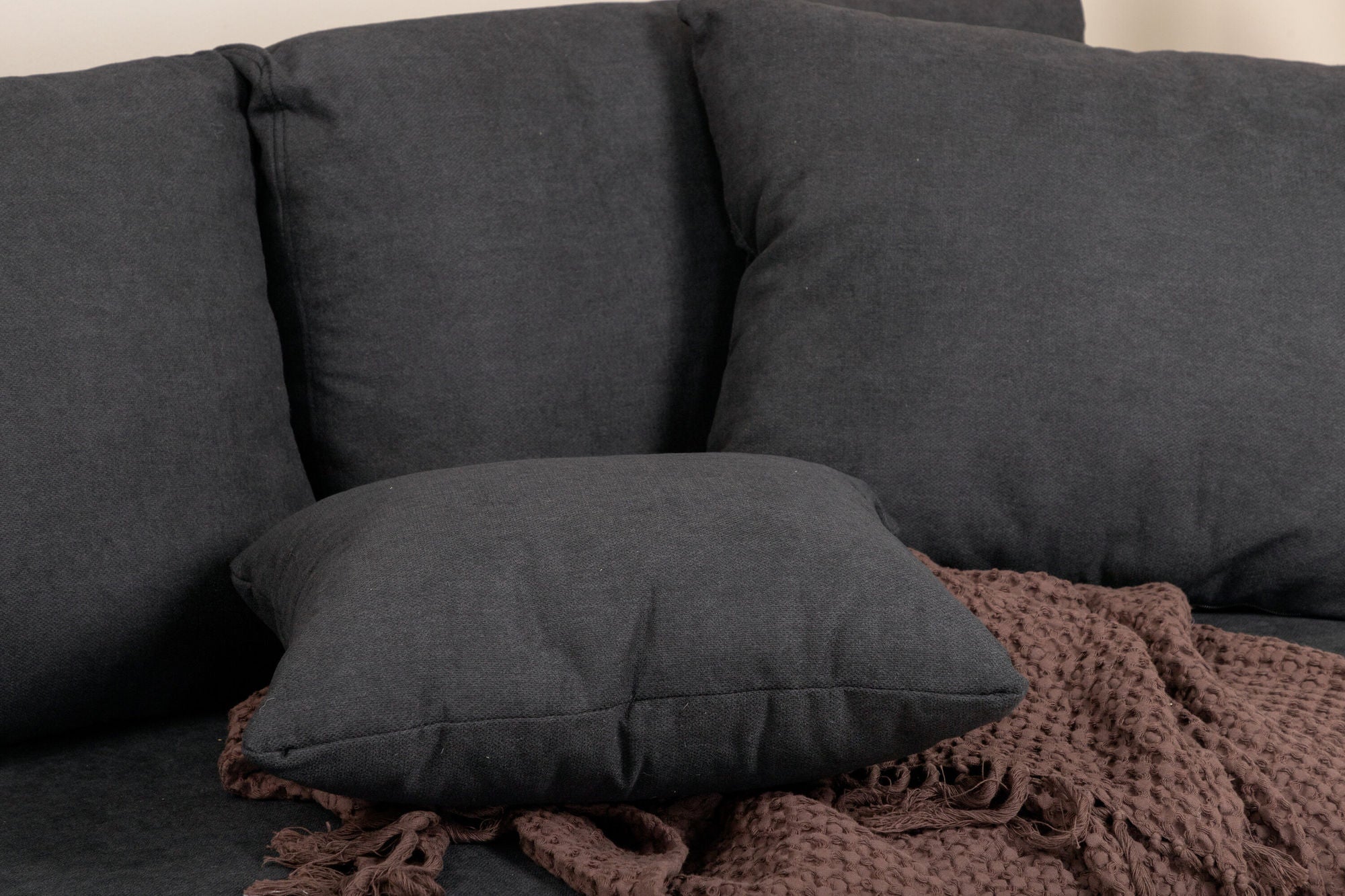 3-Sitzer Sofa Sofia aus Stoff - Schwarz-3-Sitzer Sofas-Venture Home-le canapé