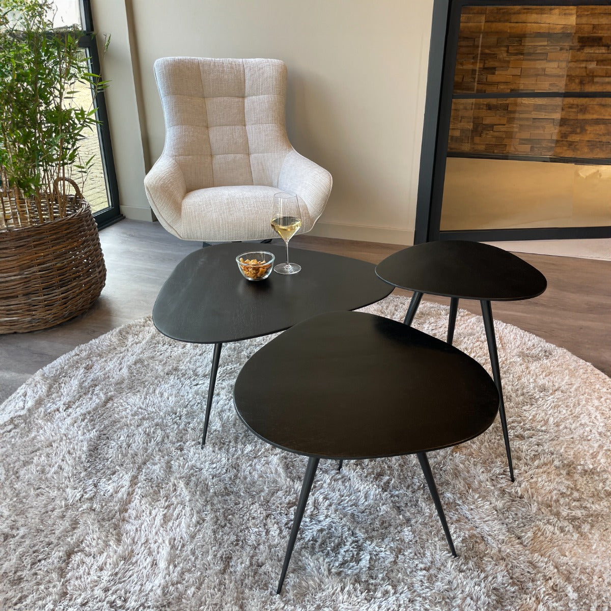 3er-Set Couchtische Loua aus Massivholz - Schwarz-Couchtische-Livingfurn-le canapé