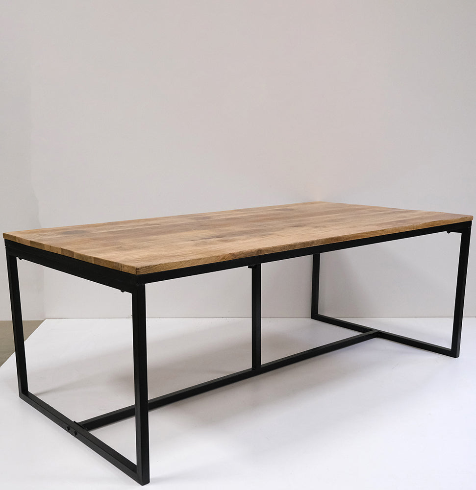 Esstisch Ronaldo 200cm aus Massivholz mit Metallgestell - Cremeweiß - Trademark Living - le canapé