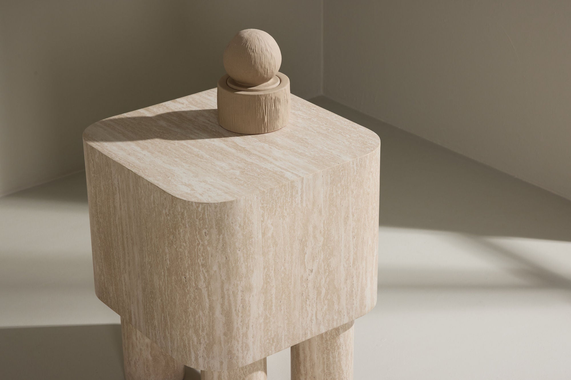 Beistelltisch Klirou - Beige-Beistelltisch-Venture Home-le canapé