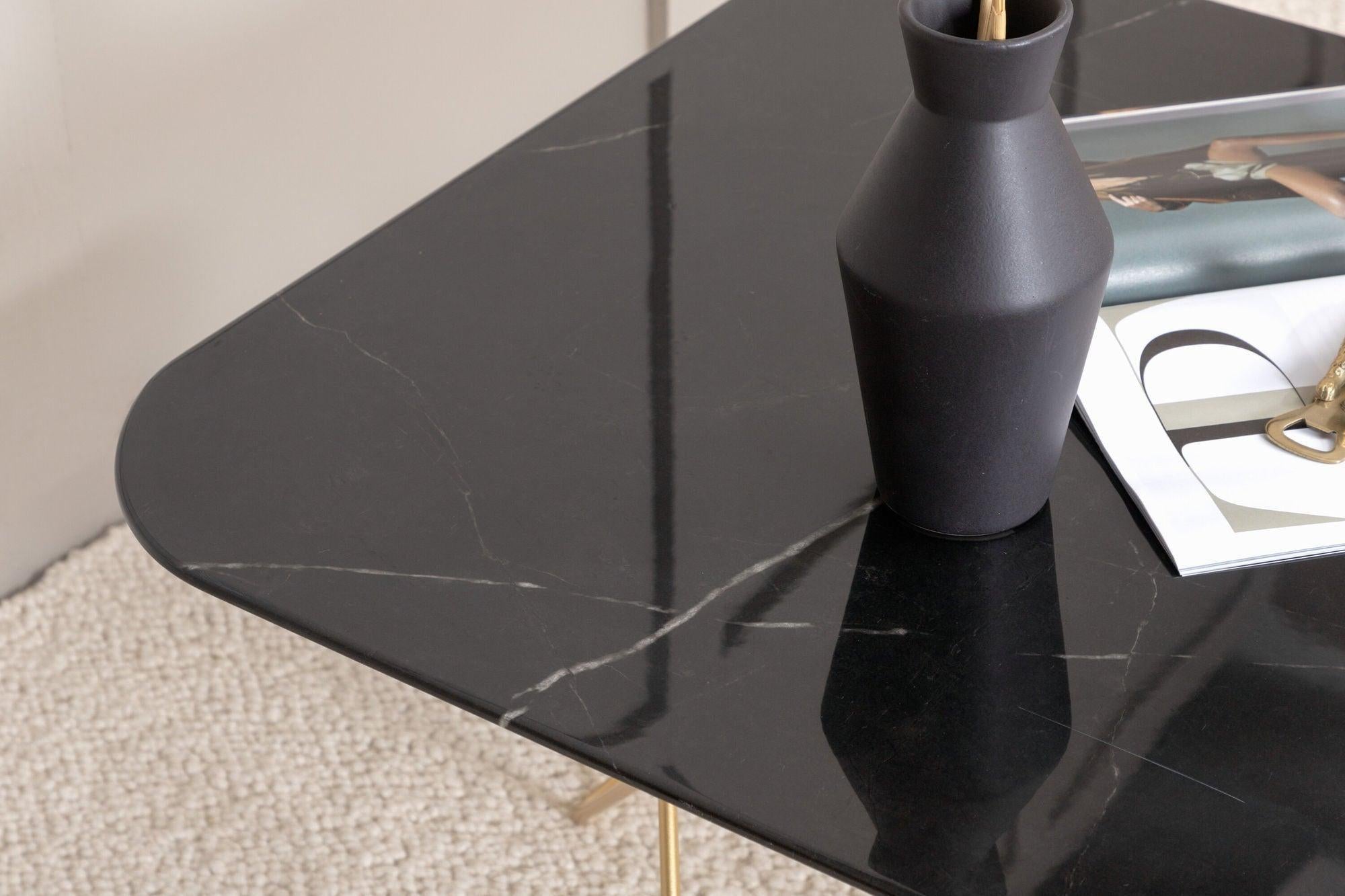 Couchtisch Tristar aus Marmorglas - Schwarz / Messing gebürstet-Couchtisch-Venture Home-le canapé