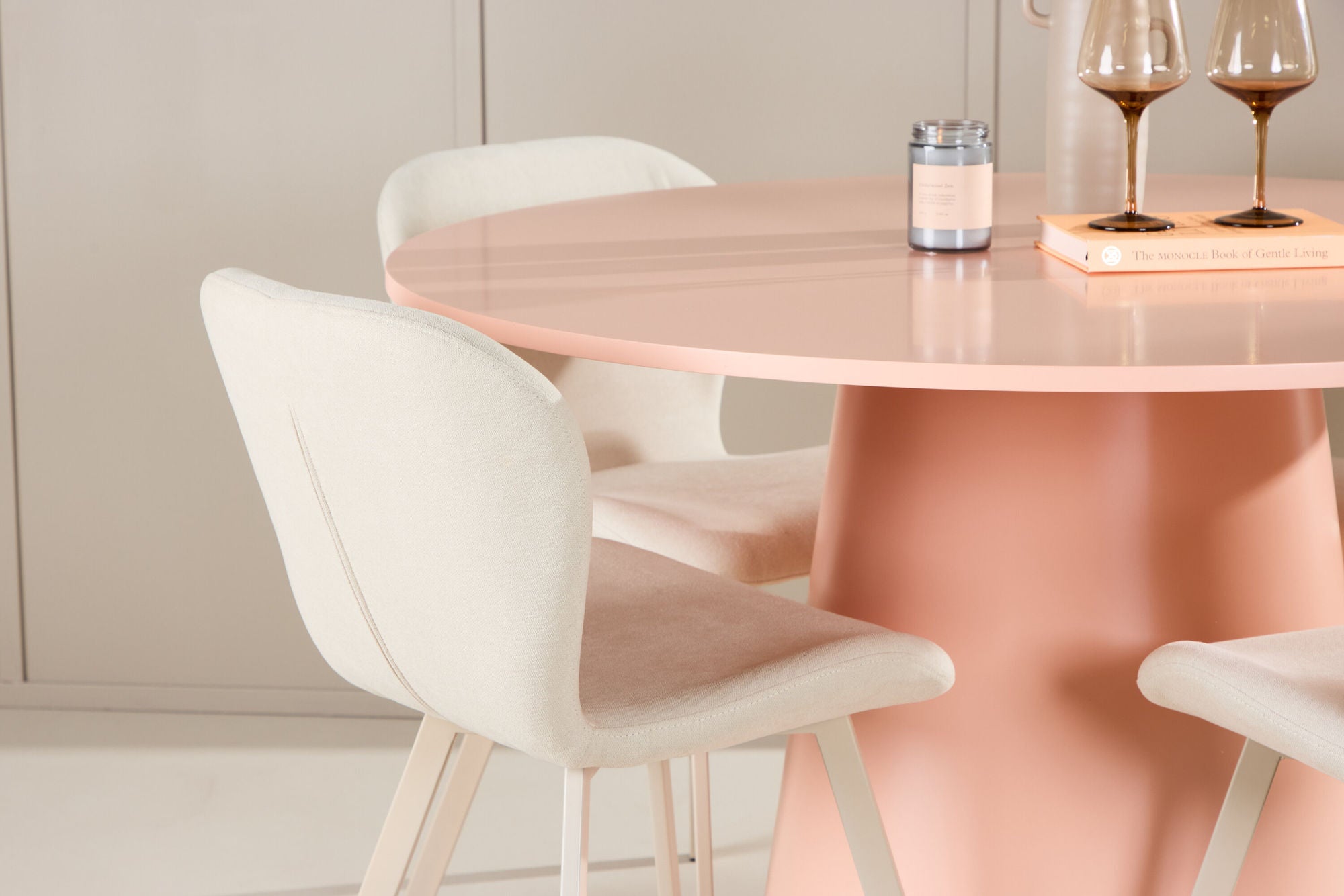 Essgruppe Esstisch Lanzo Ø120cm mit Stühlen Lilja - Pfirsich/Beige-Essgruppen Rund-Venture Home-le canapé
