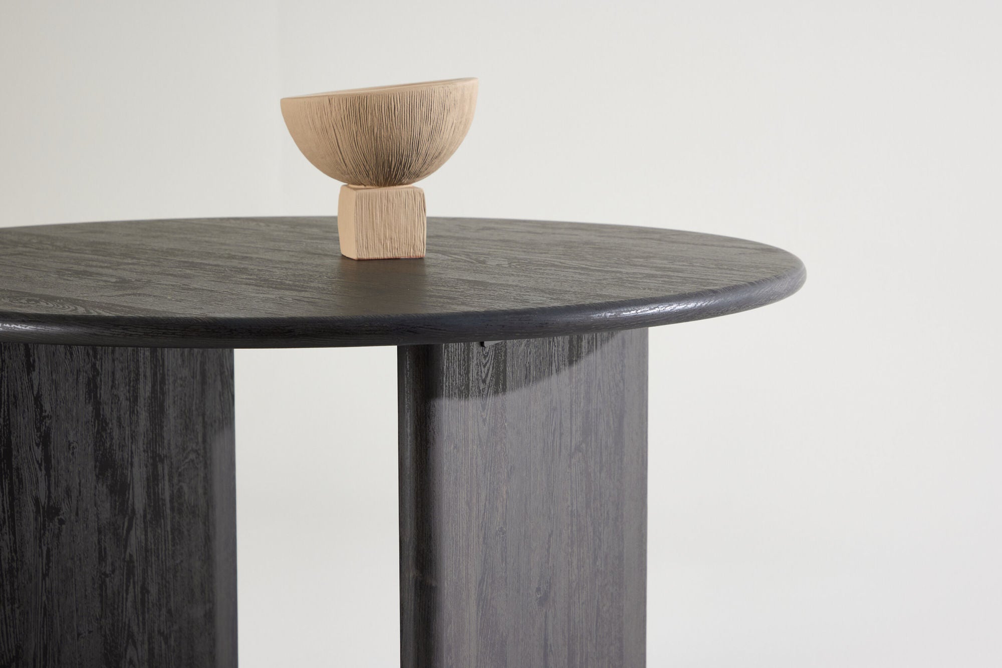 Vind Björholmen Dining Table ⌀120 - Black / FSC 100%-Vind-le canapé