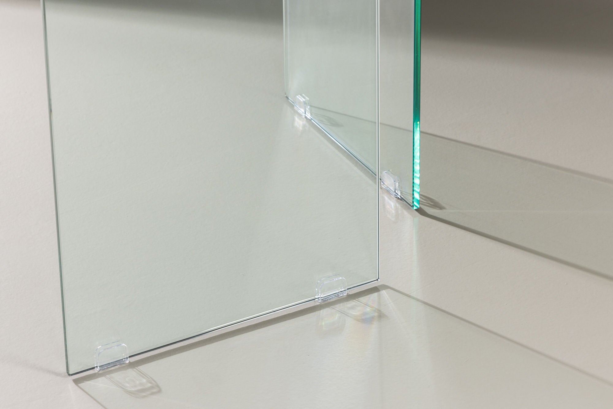 Esstisch Ester aus Holzwerkstoff mit Glasfüßen - Weiß-Esstisch Rechteckig-Venture Home-le canapé