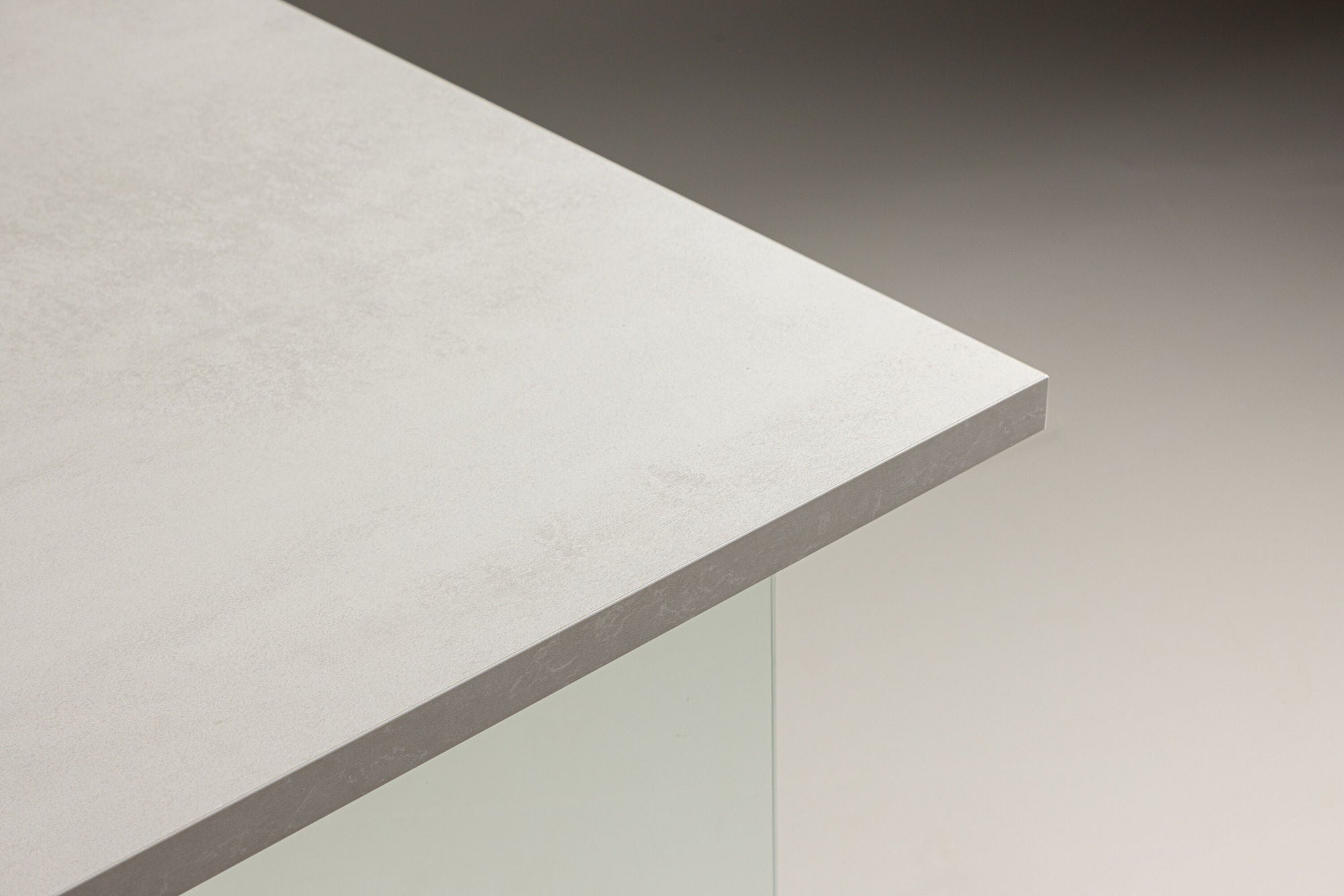 Esstisch Ester aus Holzwerkstoff mit Glasfüßen - Weiß-Esstisch Rechteckig-Venture Home-le canapé