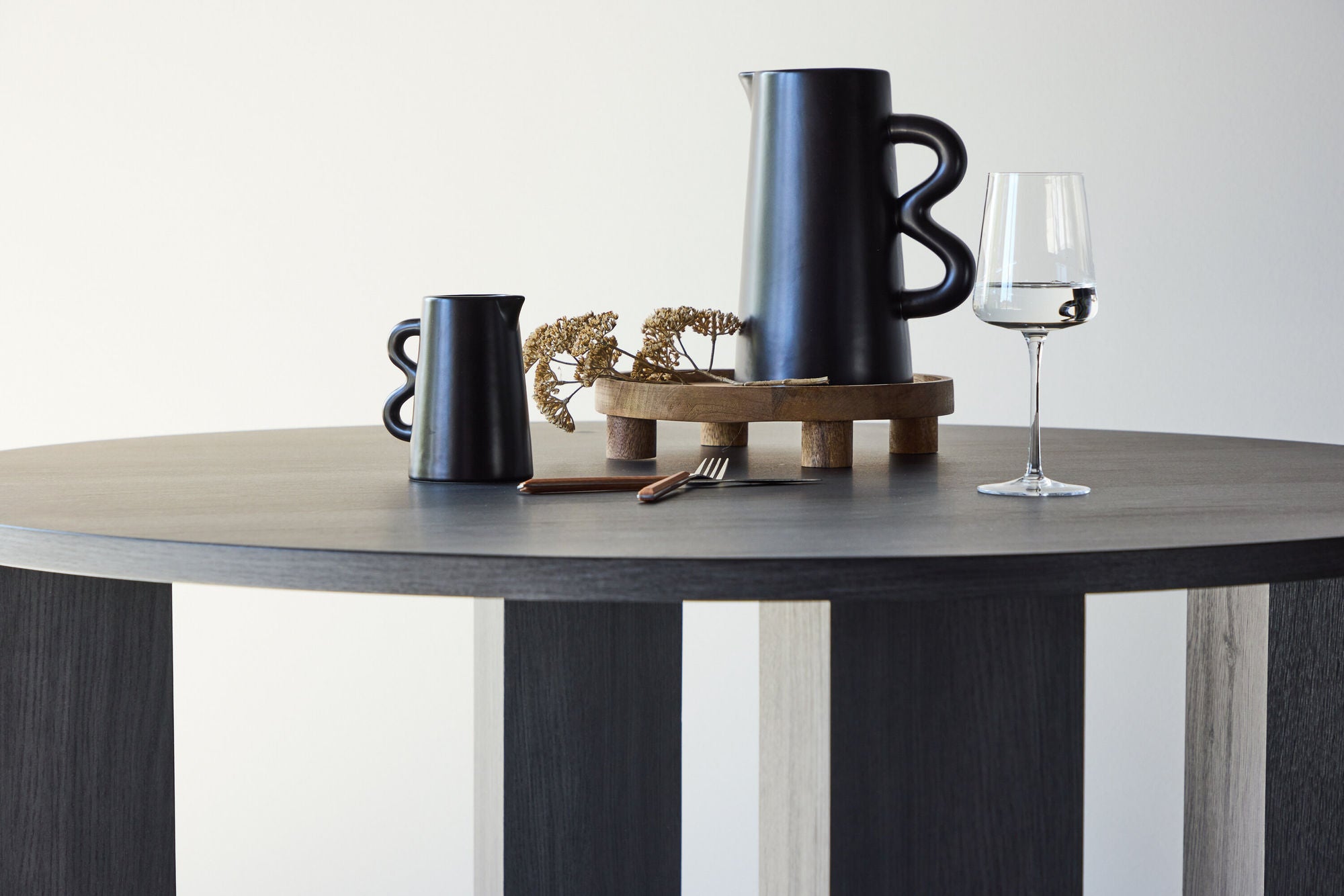 Esstisch Juno Ø120cm - Schwarz-Esstisch Rund-Venture Home-le canapé