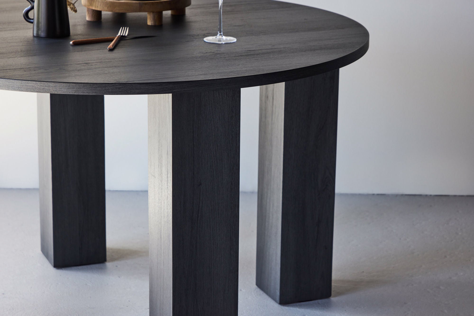 Esstisch Juno Ø120cm - Schwarz-Esstisch Rund-Venture Home-le canapé