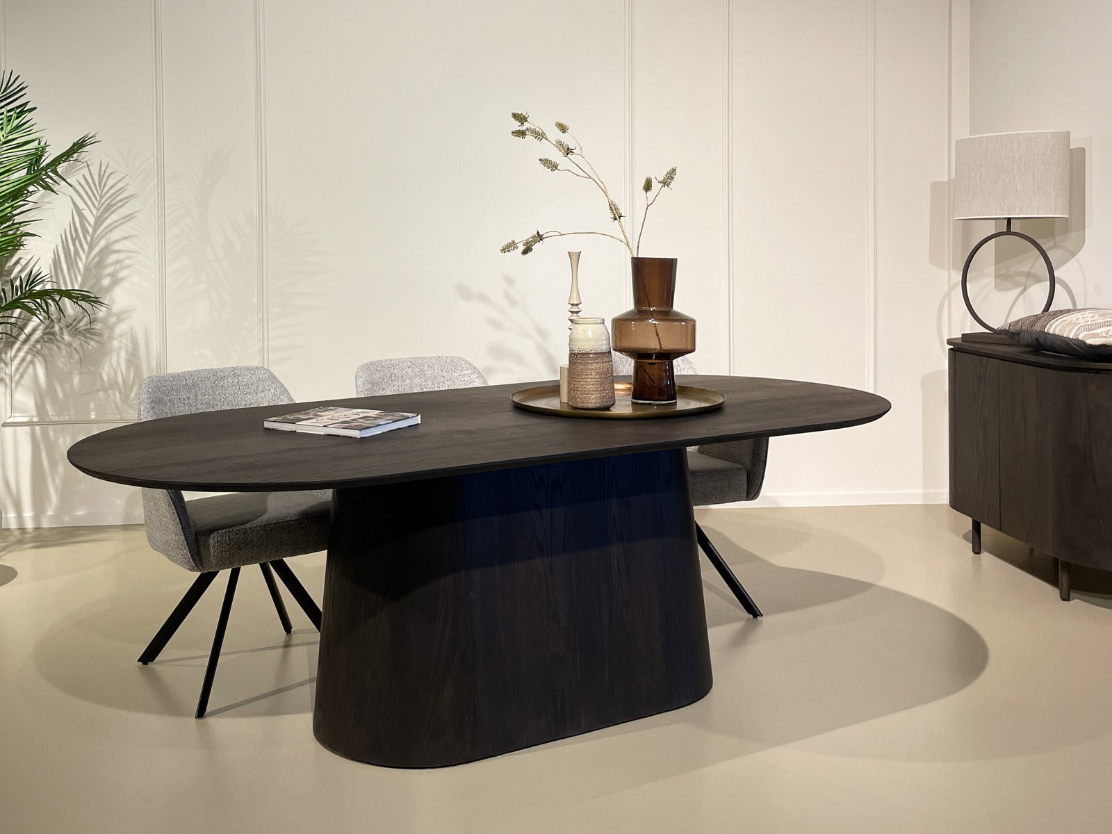 Esstisch Novero aus Eichenholz 200cm - Dunkelbraun-Esstische Oval-Livingfurn-le canapé