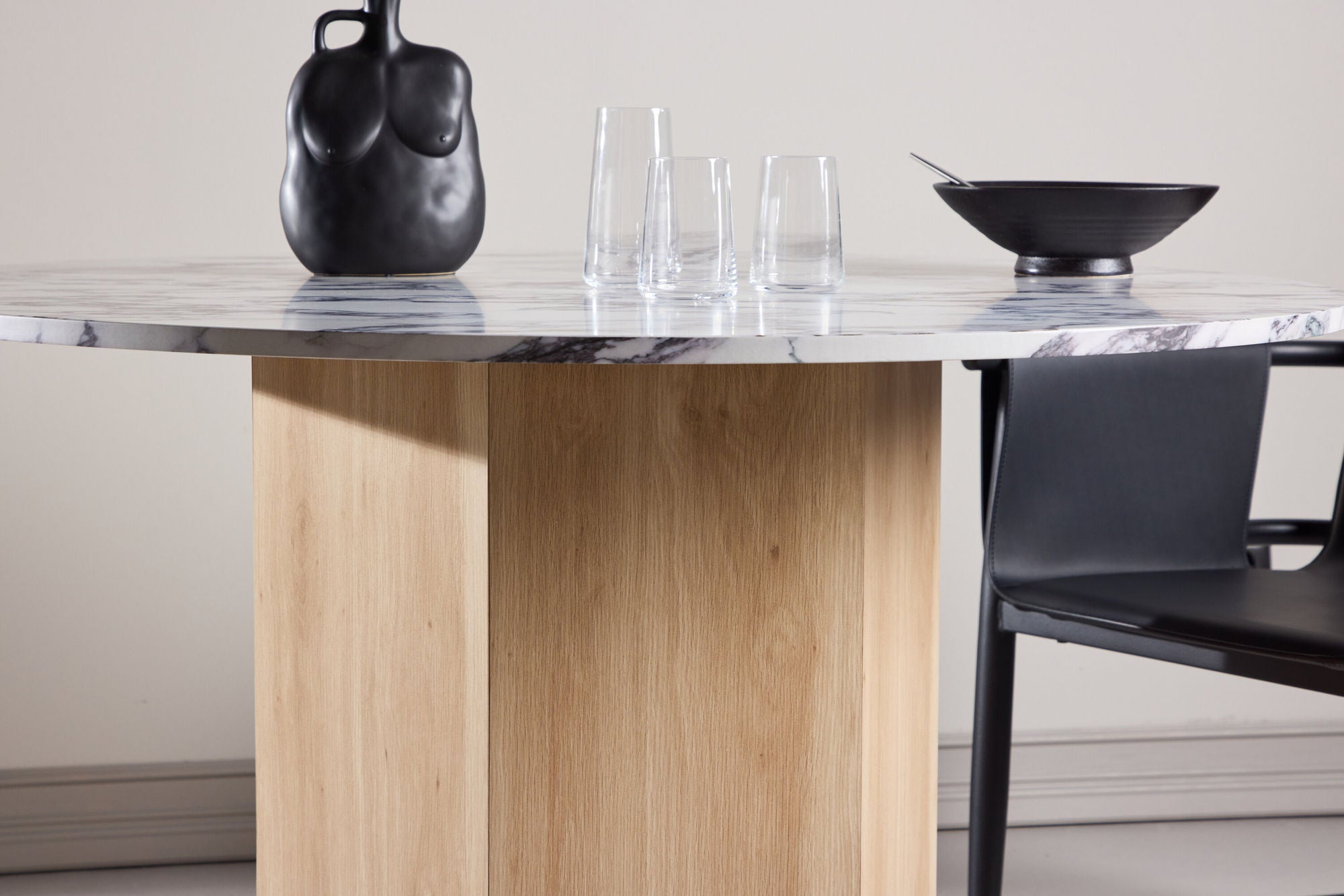 Esstisch Tekla Ø120cm in Calacatta-Marmor-Optik- Hellbraun/Marmor-Esstisch Rund-Venture Home-le canapé