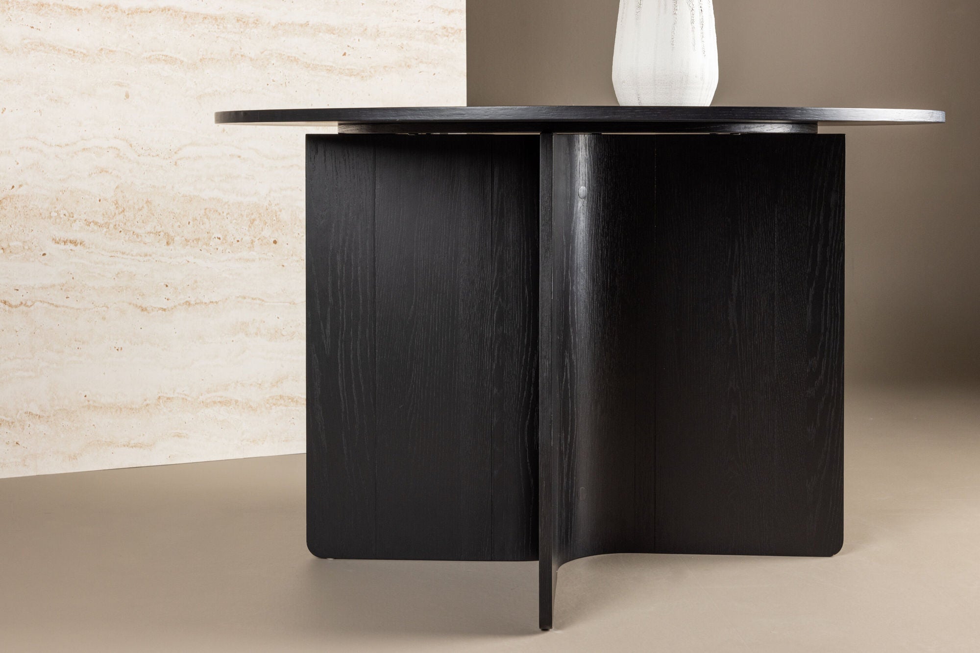Vind Tyresö Dining Table ø120 - Black /-Vind-le canapé