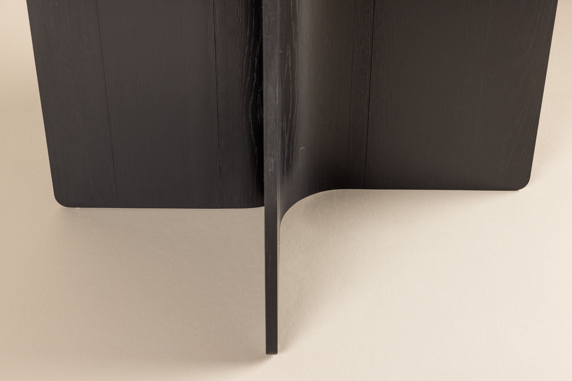 Vind Tyresö Dining Table ø120 - Black /-Vind-le canapé