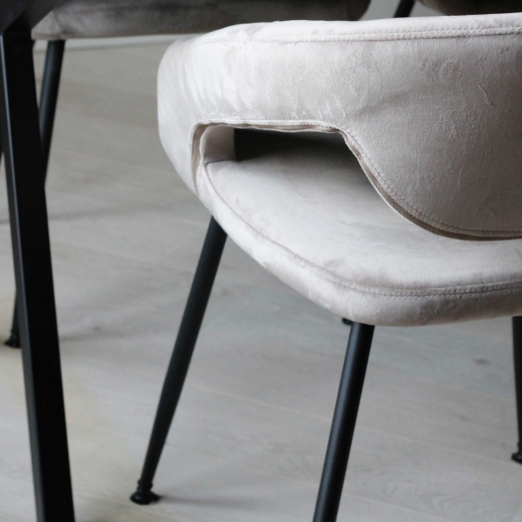 Esszimmerstuhl Lenn aus Samt - Taupe-Esszimmerstuhl-Kick Collection-le canapé