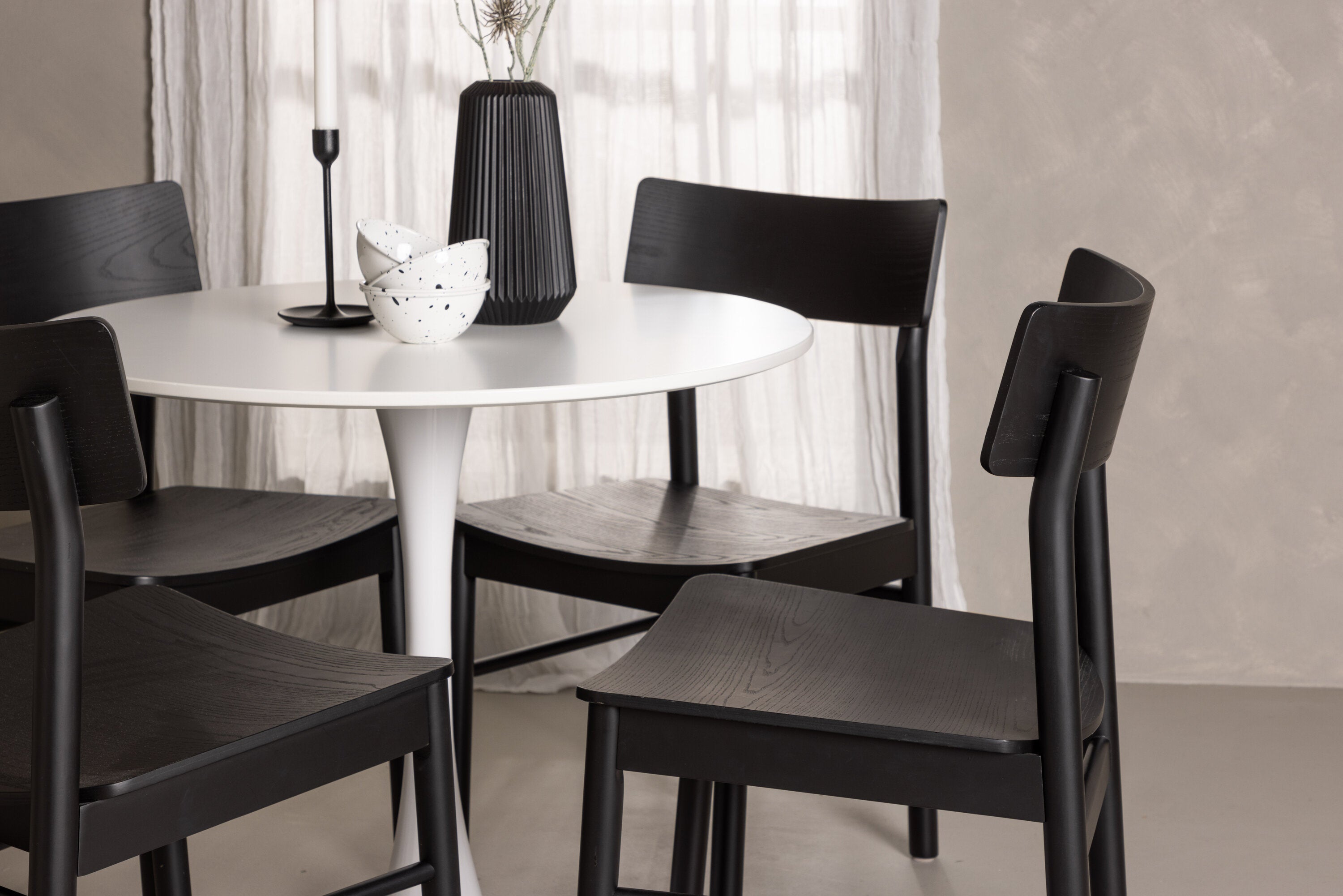 Essgruppe Esstisch Hamden ⌀80cm mit Stühlen Montros - Schwarz - Venture Home - le canapé