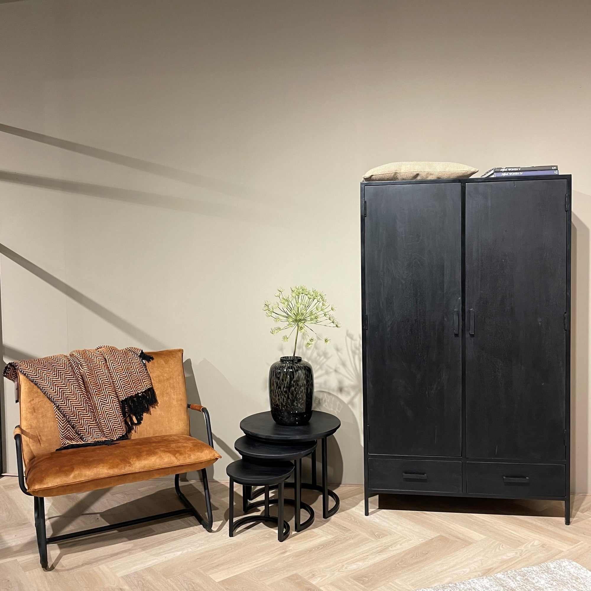 Highboard Kala 170cm aus Mangoholz - Schwarz-Highboards-Livingfurn-le canapé