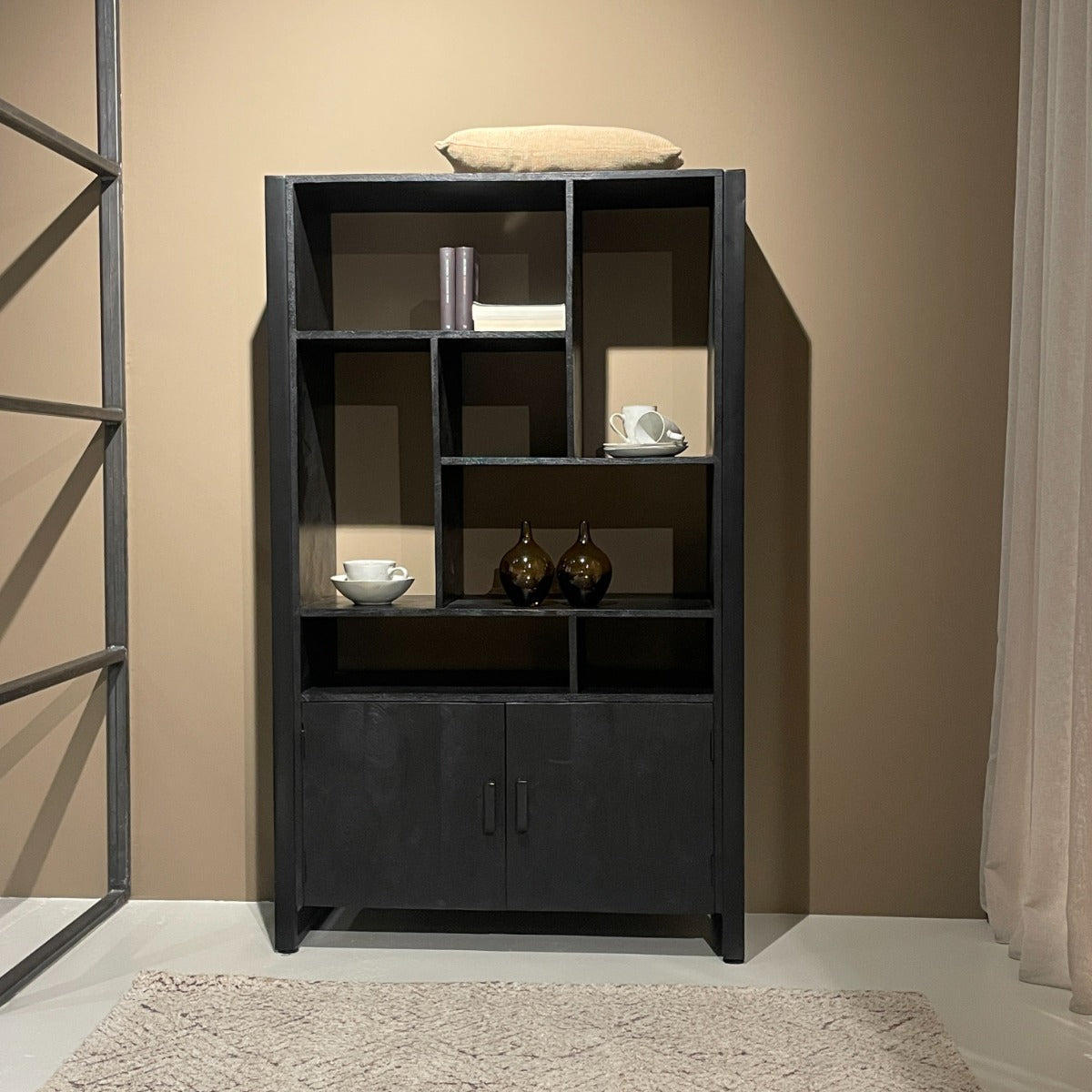 Highboard Norris aus Mangoholz 180cm - Schwarz-Highboards-Livingfurn-le canapé