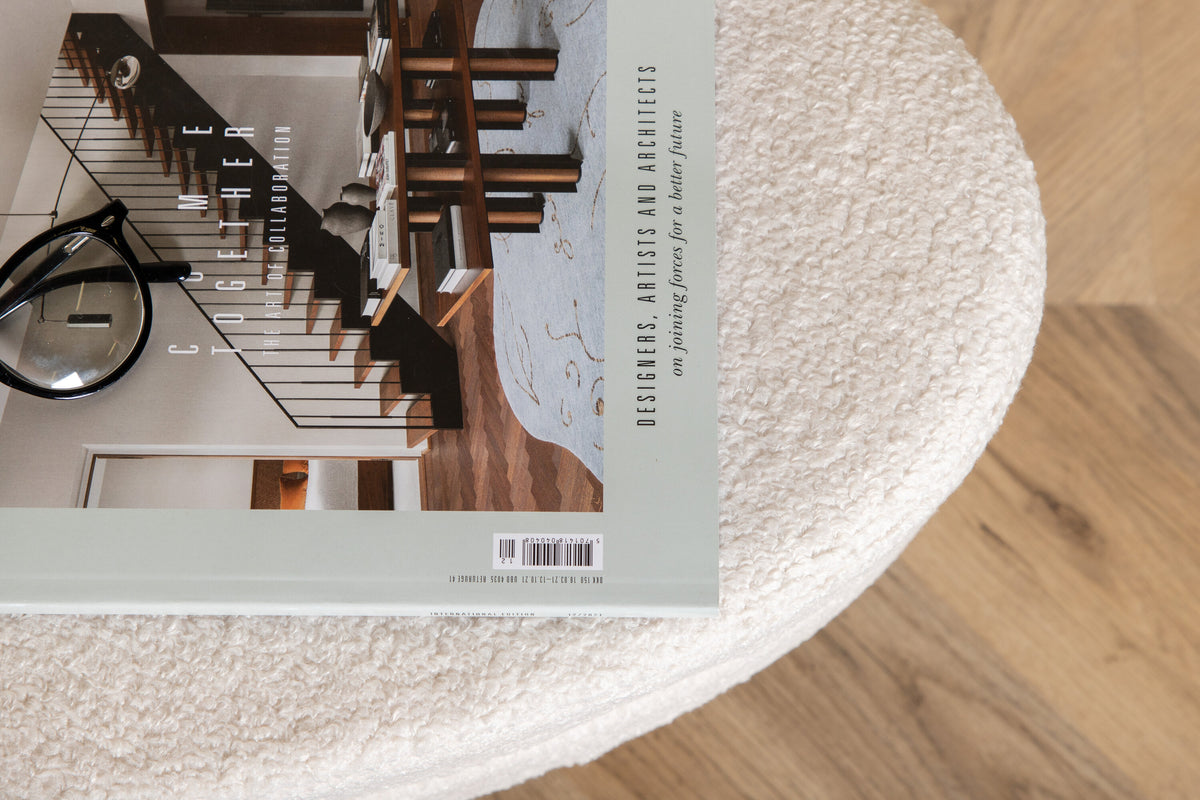 Hocker Otto 100cm aus Bouclé - Weiß-Polsterhocker-Venture Home-le canapé