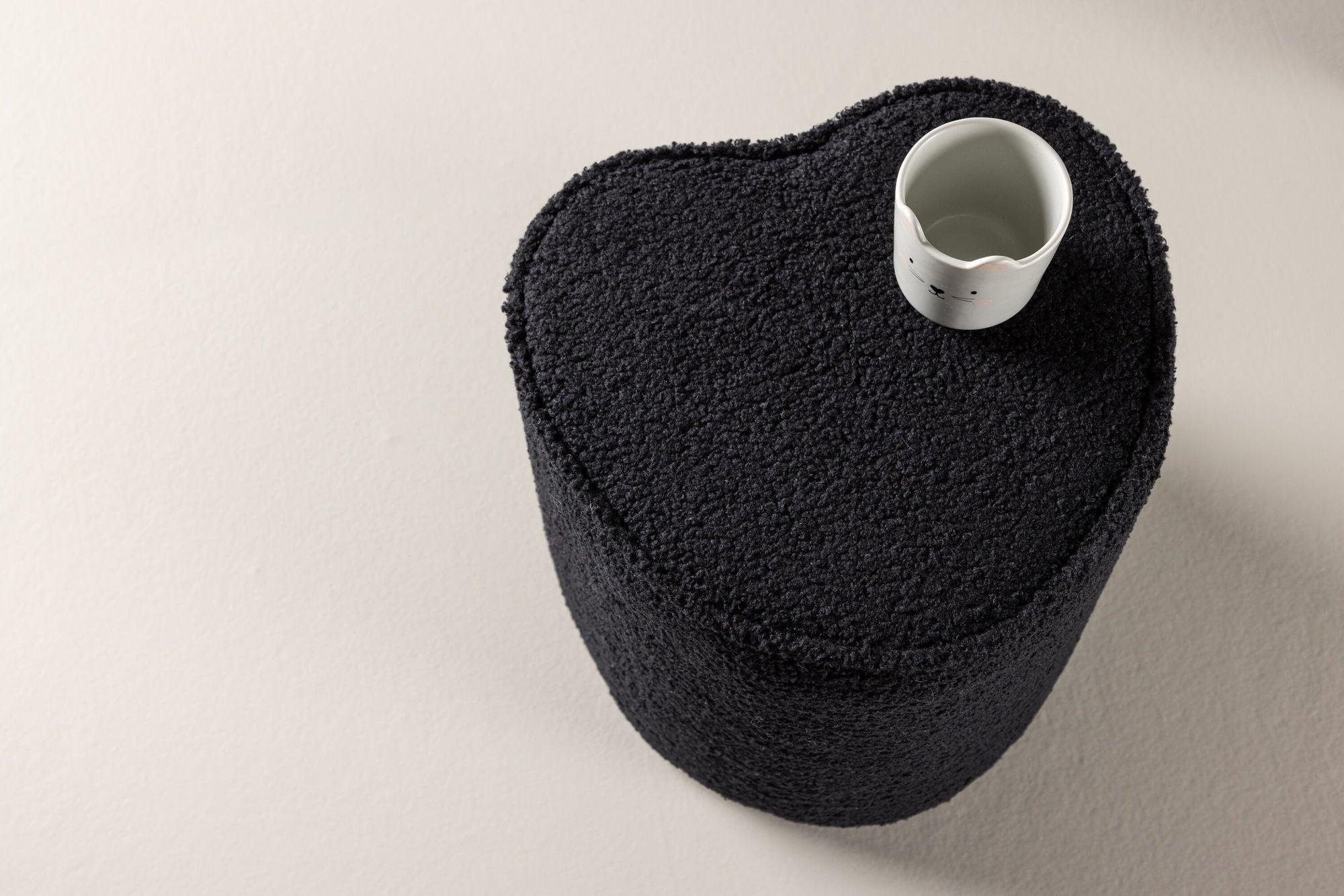 Kinder Hocker Pouf als Herz aus Teddy- Bouclé - Schwarz (FSC 100%)-Pouf-Venture Home-le canapé