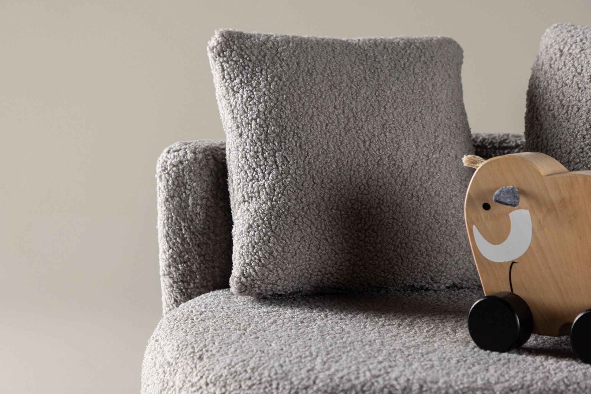 Kindersofa Kelso aus Teddystoff (Bouclé) - Grau (FSC 100%)-Kindersofas-Venture Home-le canapé