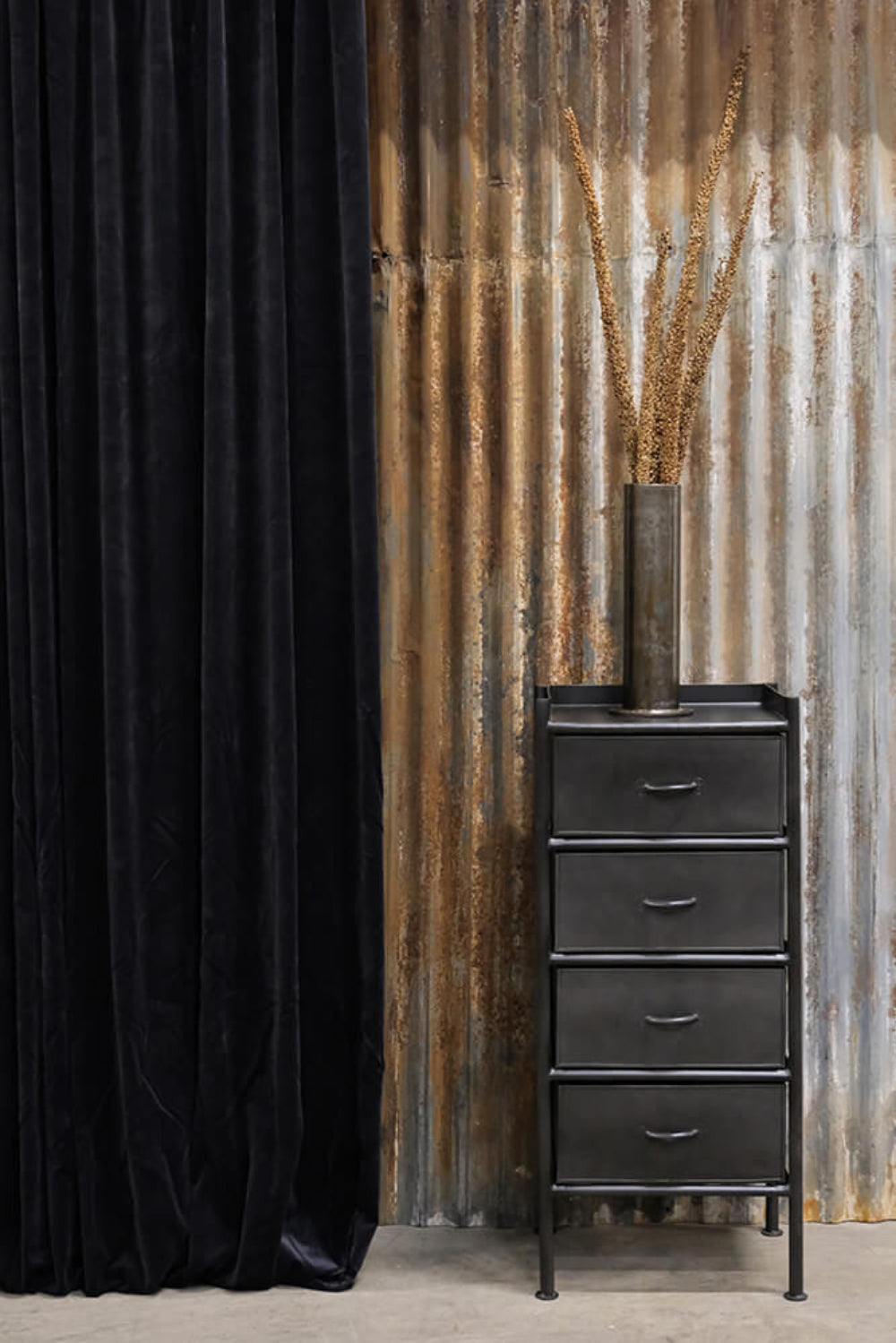 Kommode Saga aus Eisen mit 4 Schubladen - Grau-Kommoden-Trademark Living-le canapé