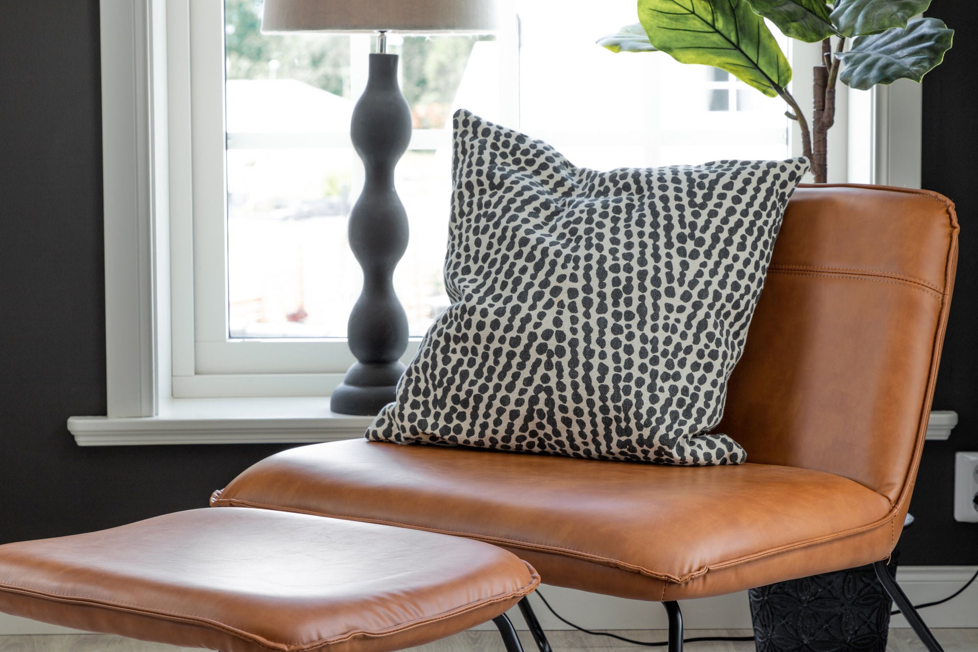 Loungesessel X-Lounge mit Fußhocker aus Kunstleder - Braun-Loungesessel-Venture Home-le canapé