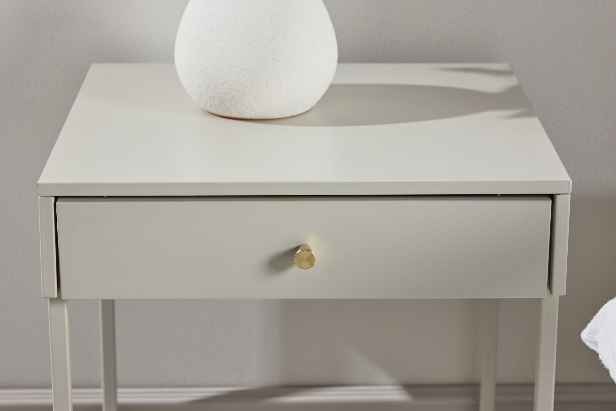 Nachttisch Bakal aus Metall - Beige-Nachttische-Venture Home-le canapé