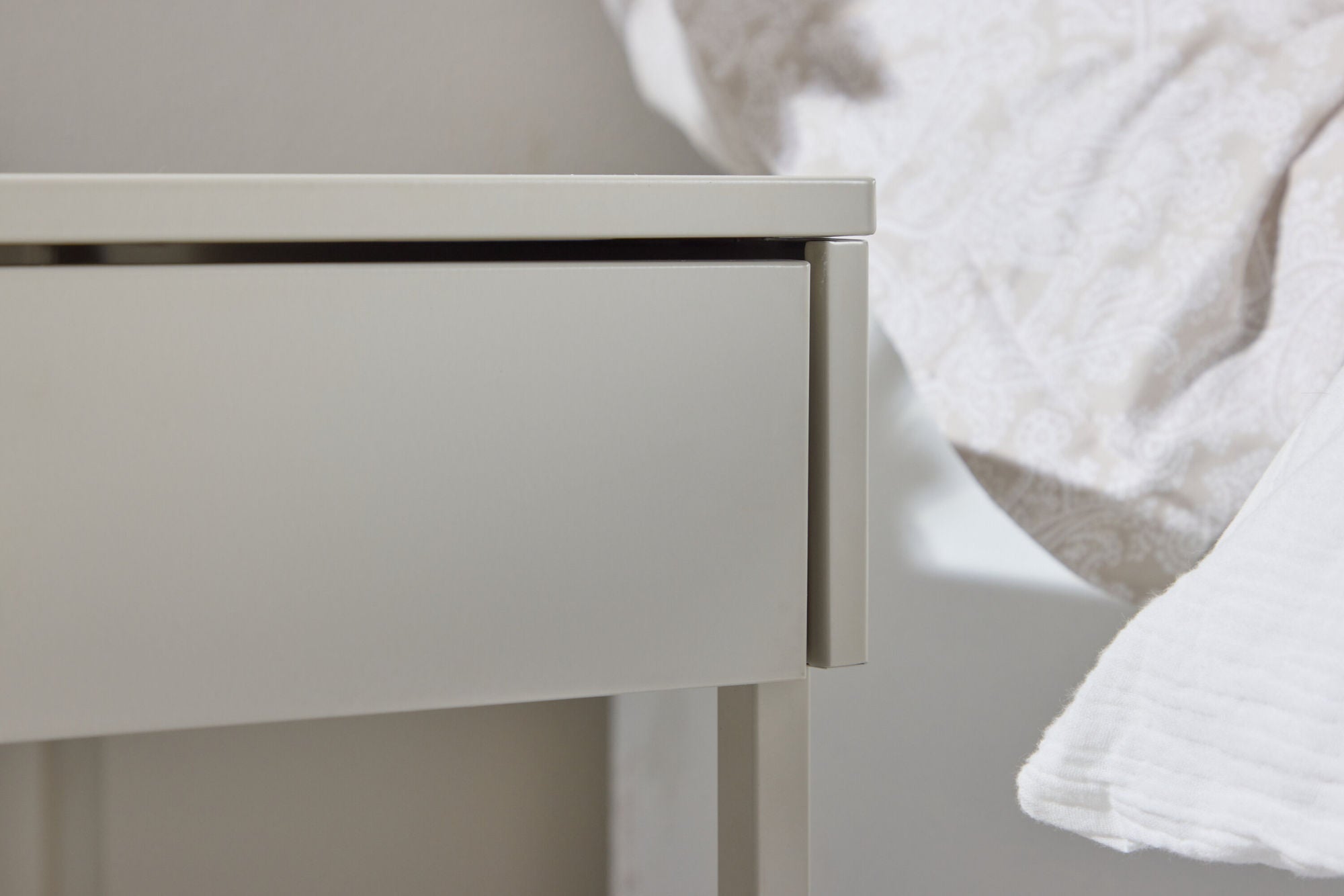 Nachttisch Bakal aus Metall - Beige-Nachttische-Venture Home-le canapé