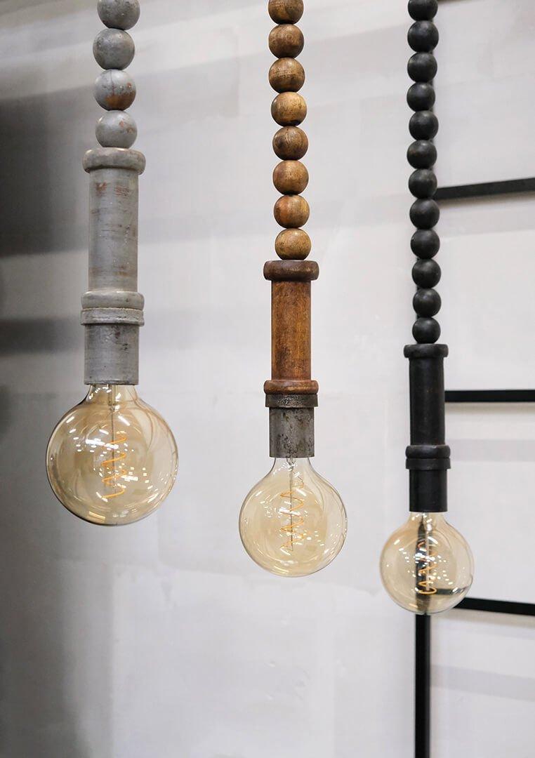 Pendelleuchte Bruce aus Holzkugeln - Antikgrau-Pendelleuchte-Trademark Living-le canapé