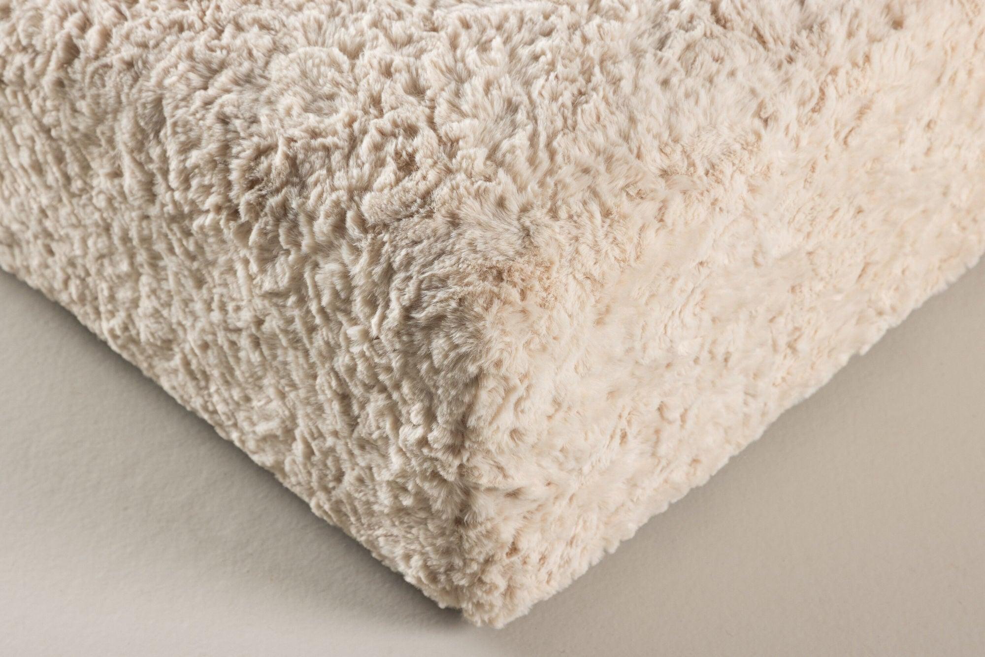 Polsterhocker Frankie 100*100cm aus Kunstfell - Beige-Polsterhocker-Vind-le canapé