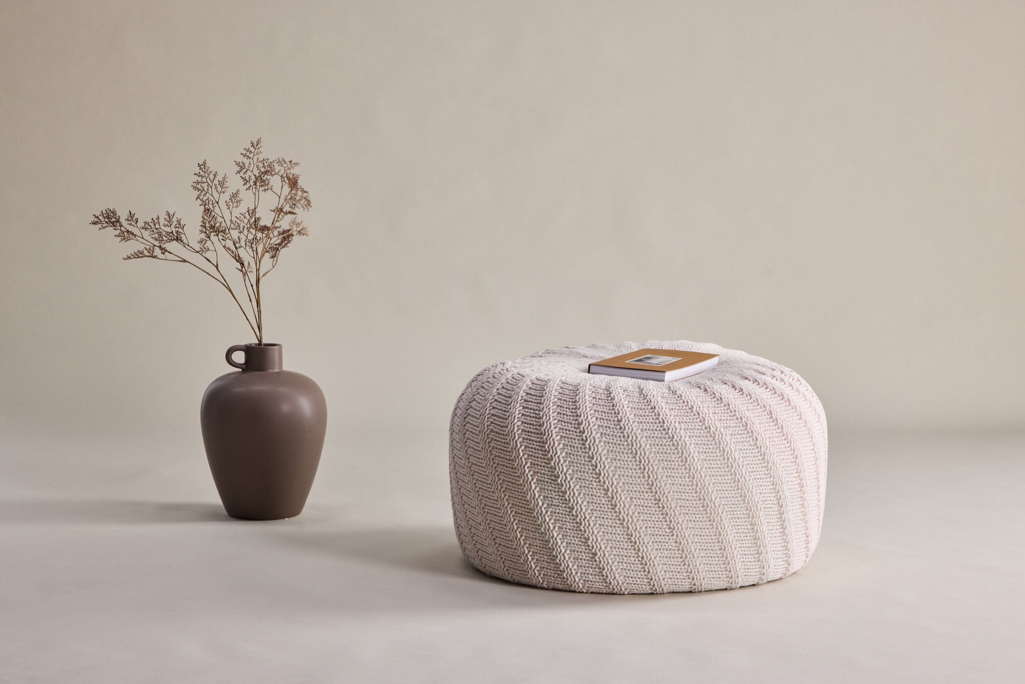 Pouf Ted Ø60cm - Cremeweiß-Strickpouf-Venture Home-le canapé