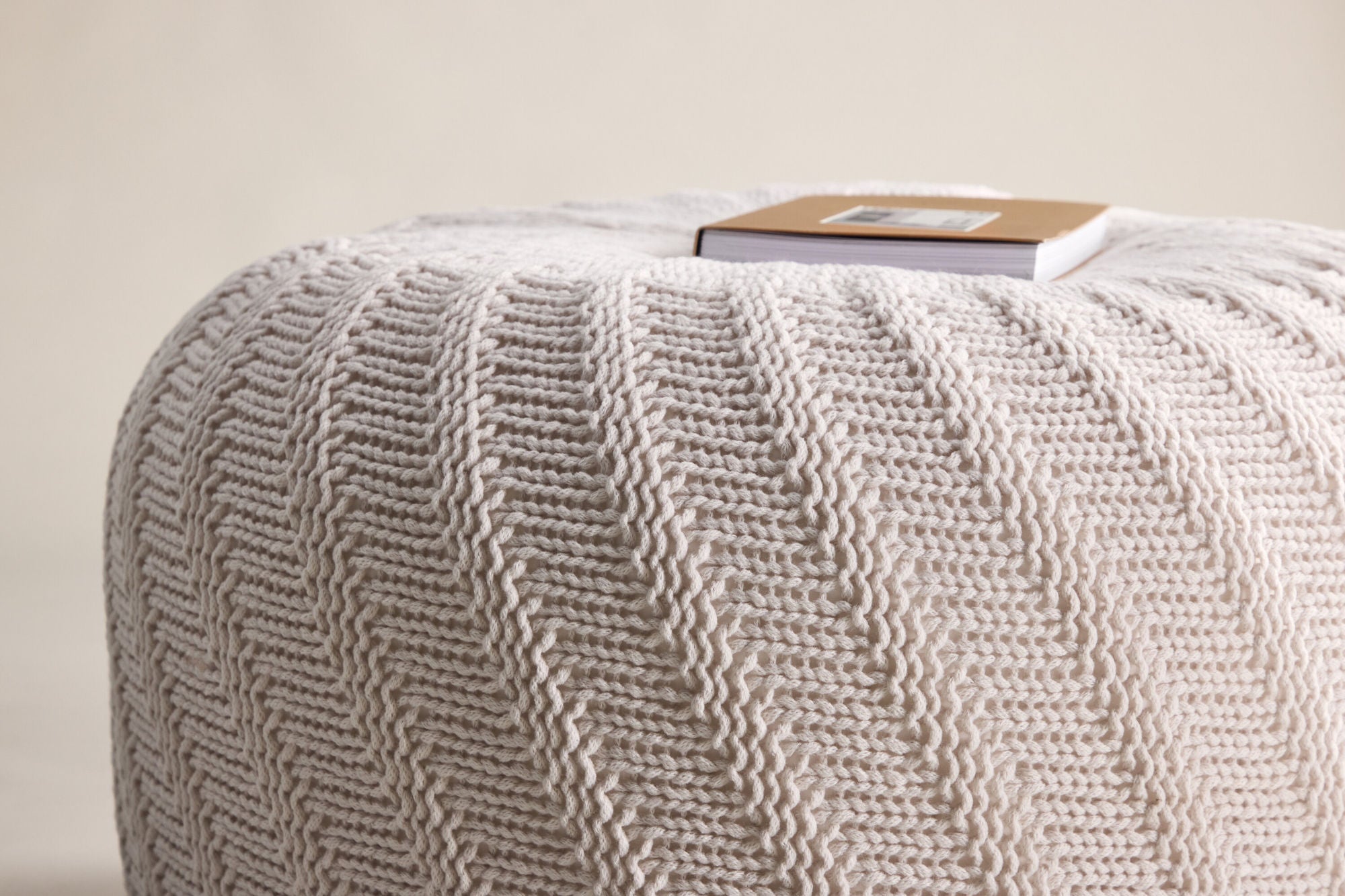 Pouf Ted Ø60cm - Cremeweiß-Strickpouf-Venture Home-le canapé