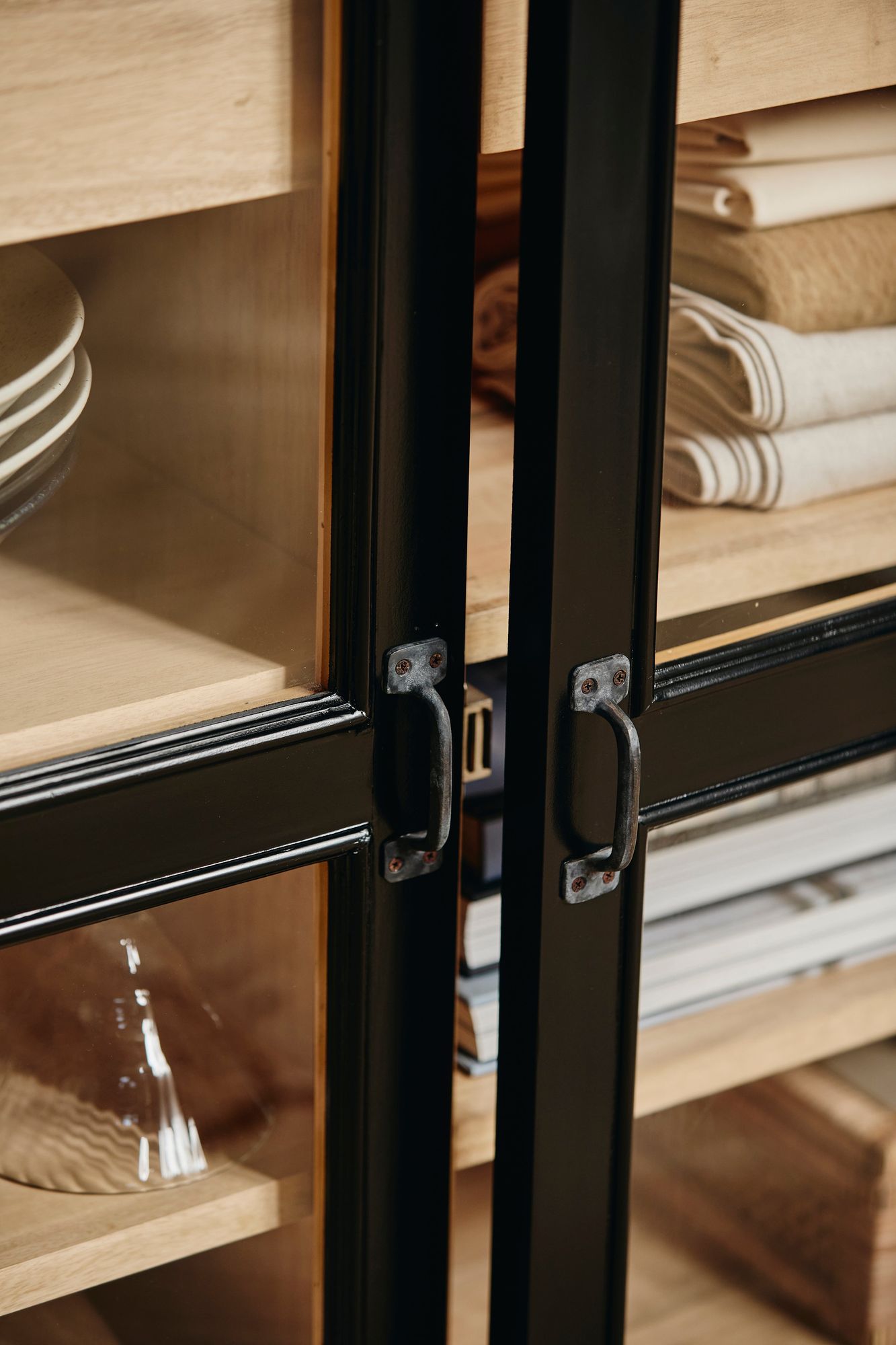 Sideboard Viva aus Gmelina Holz mit 2 Türen - Schwarz-Sideboards-Nordal A/S-le canapé