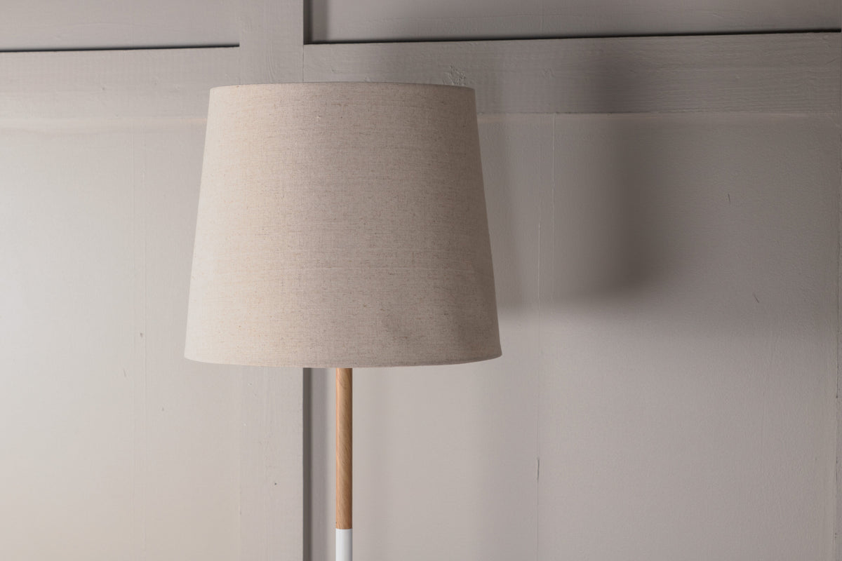 Stehlampe Hattman mit Ablage - Beige-Stehlampen-Venture Home-le canapé