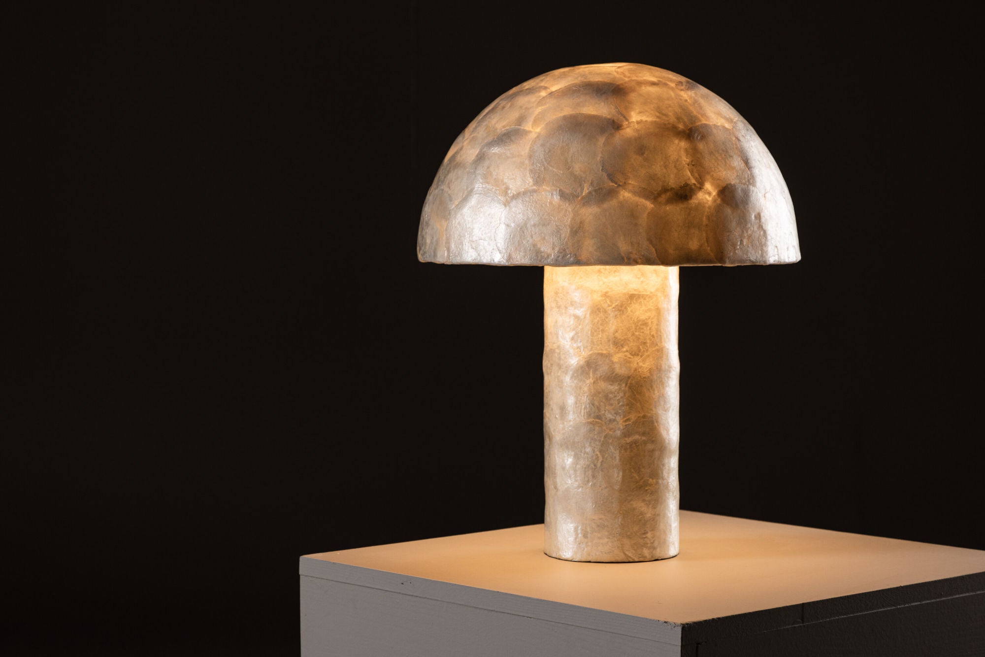 Tischlampe Lindön Ø36cm - Capizmuschel Optik-Tischlampen-Vind-le canapé