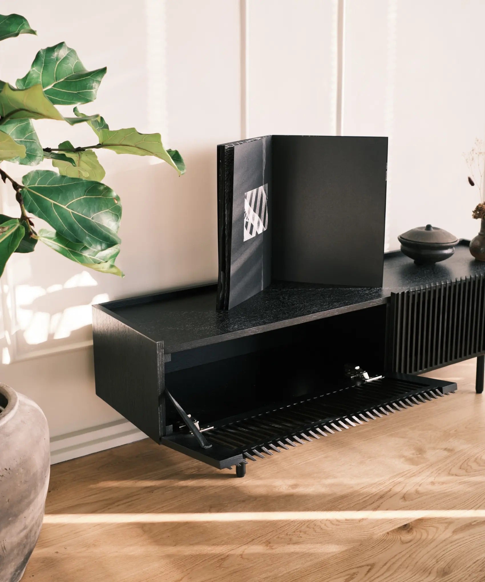 TV-Lowboard Louvre 145cm - Eiche Schwarz-TV-lowboards-Njordec-le canapé