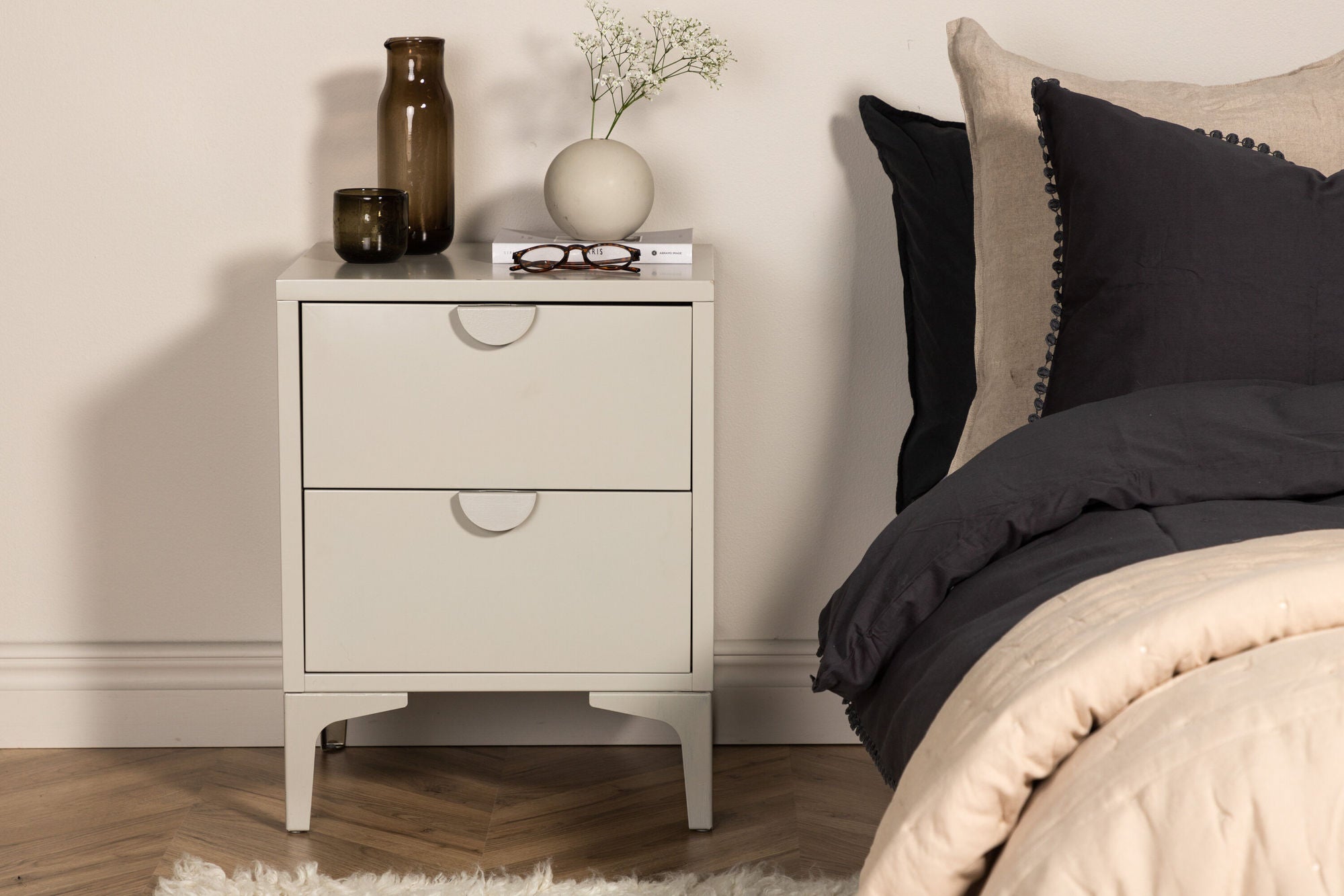 Nachttisch Piring mit 2 Schubladen aus Metall - Beige-Nachttisch-Venture Home-le canapé