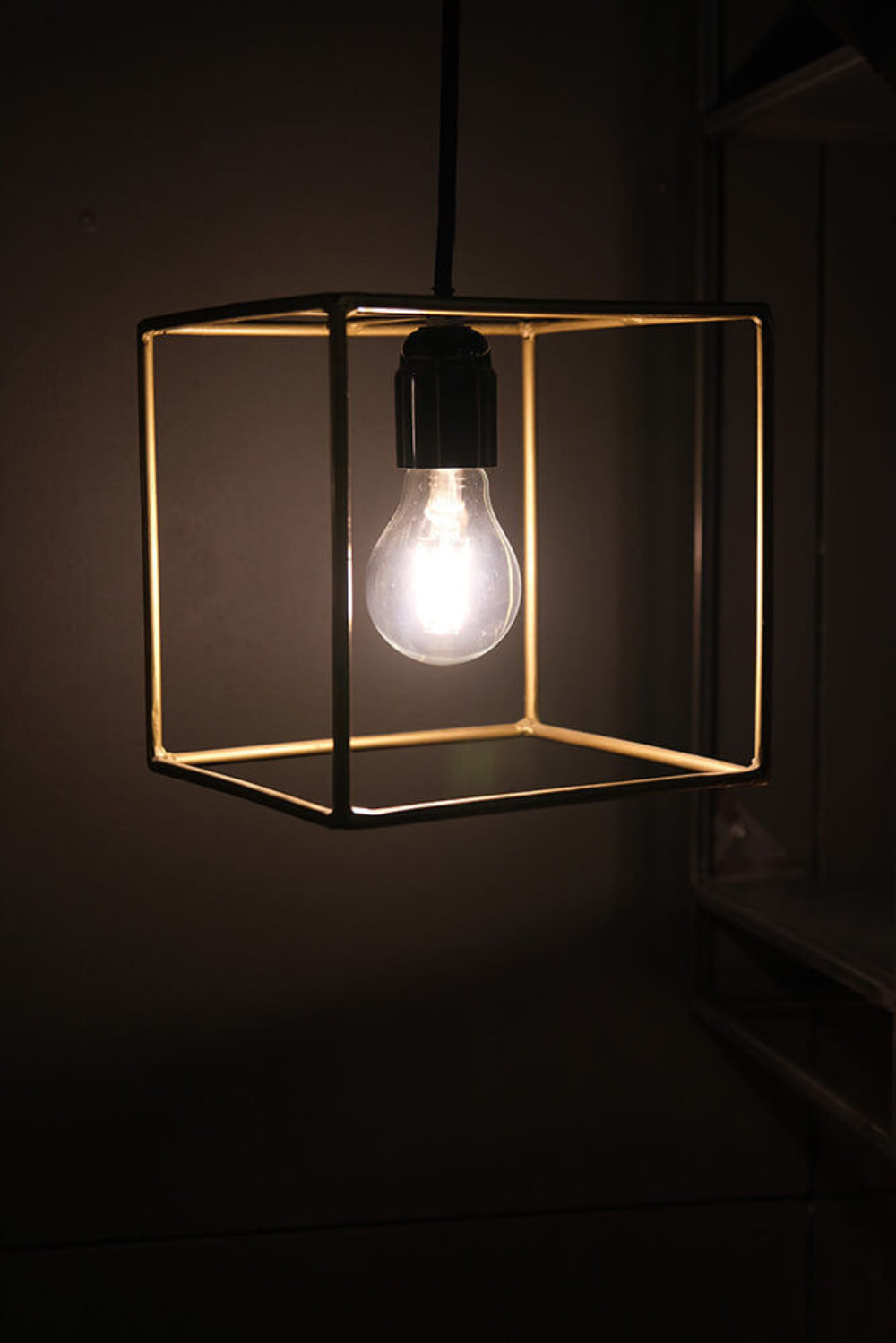 Viereckige Hängelampe aus Eisen - Messing-Hängelampe-Trademark Living-le canapé