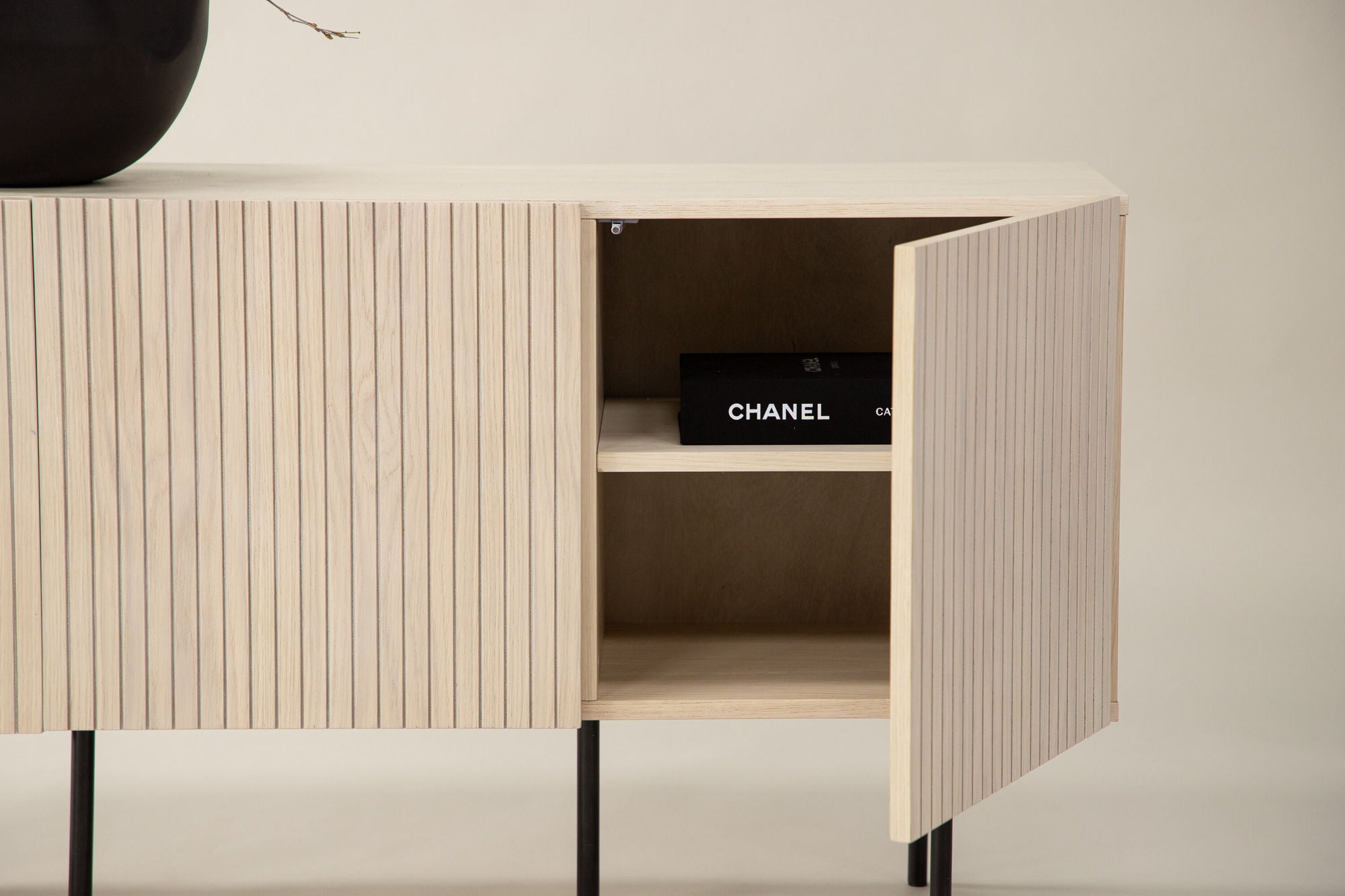 Vind Björkön Low Cabinet Storage - Whitewash / Faneer-Vind-le canapé