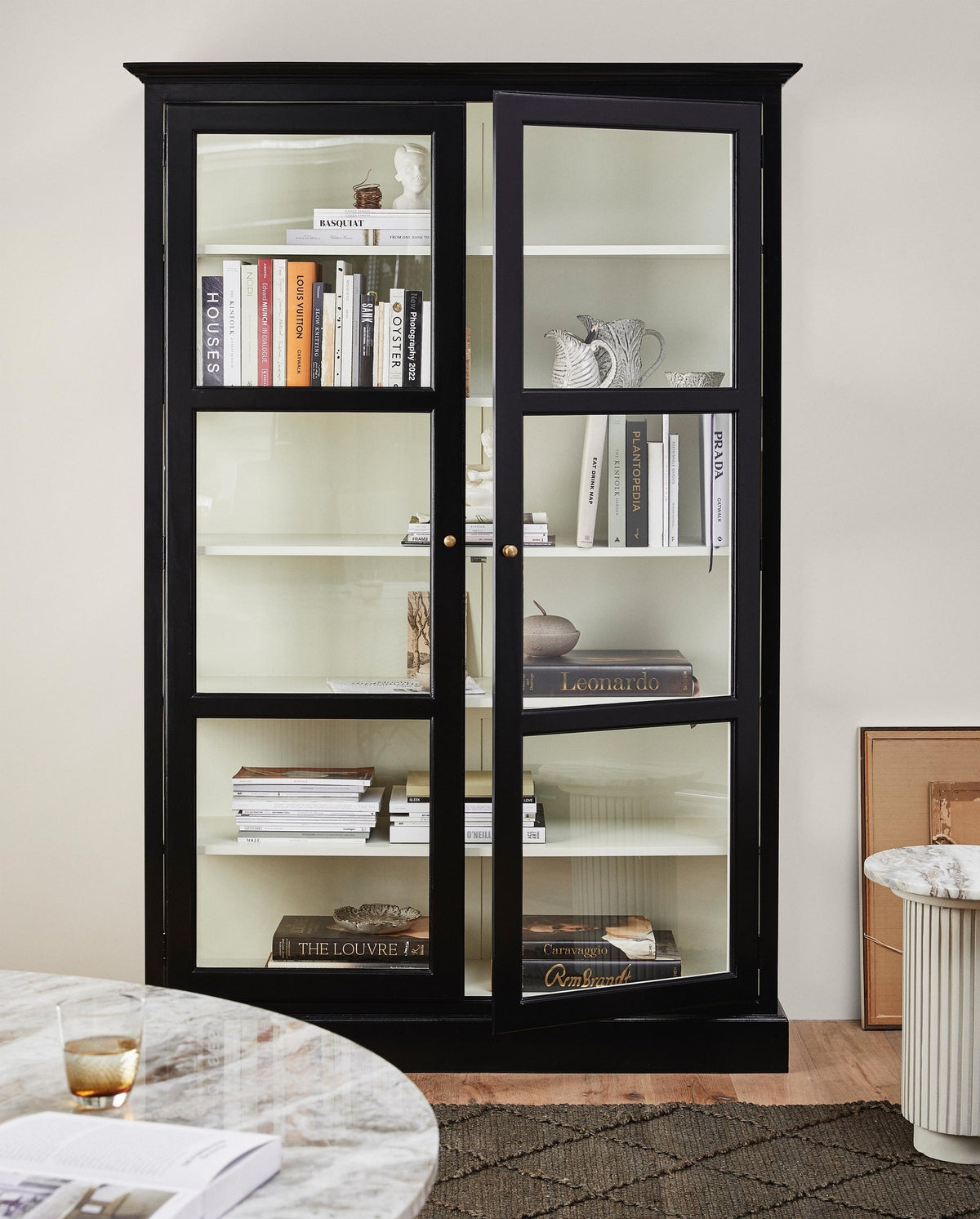 Vitrine Classic 212cm aus Massivholz teilweise handgefertigt - Schwarz-Vitrinen-Nordal A/S-le canapé