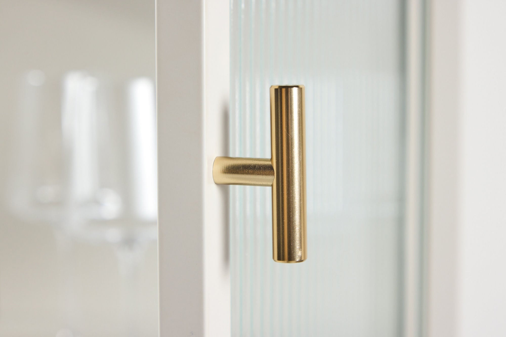 Vitrinenschrank Garis 160cm - Beige-Vitrinen-Venture Home-le canapé