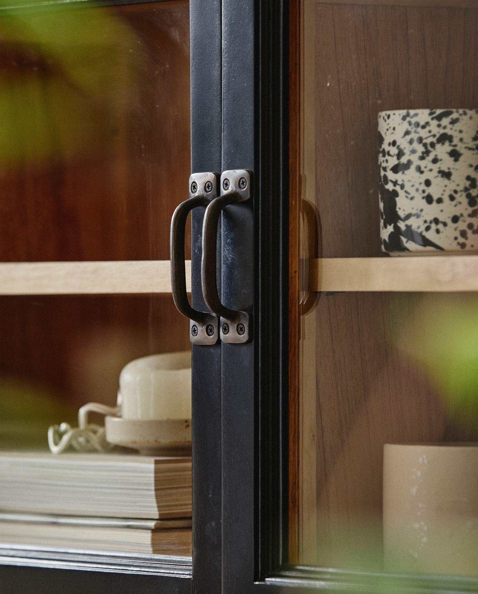 Wandschrank Viva aus Gmelina Holz mit 2 Türen - Schwarz-Wandschränke-Nordal A/S-le canapé