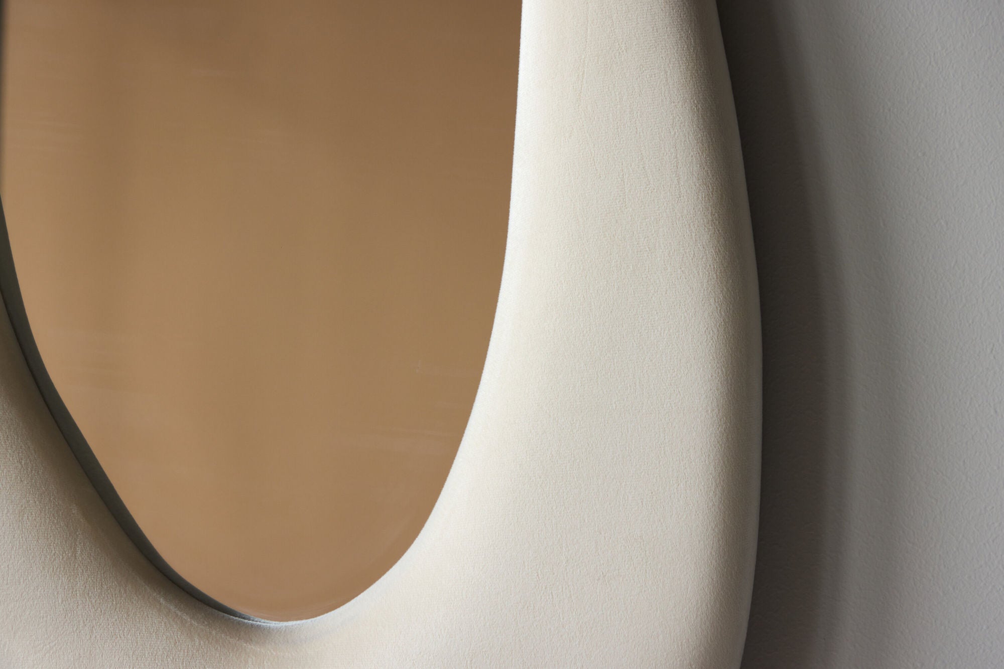 Wandspiegel Louisville 185cm aus Samt - Beige-Wandspiegel-Venture Home-le canapé