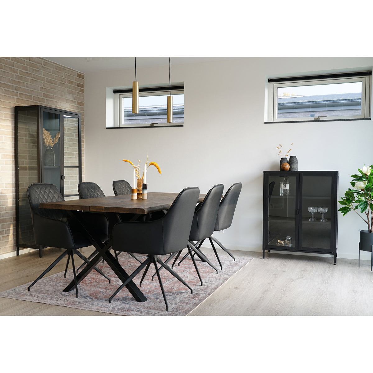 Esszimmerstuhl Harbo aus Metall mit Kunstlederbezug - Schwarz - House Nordic - le canapé