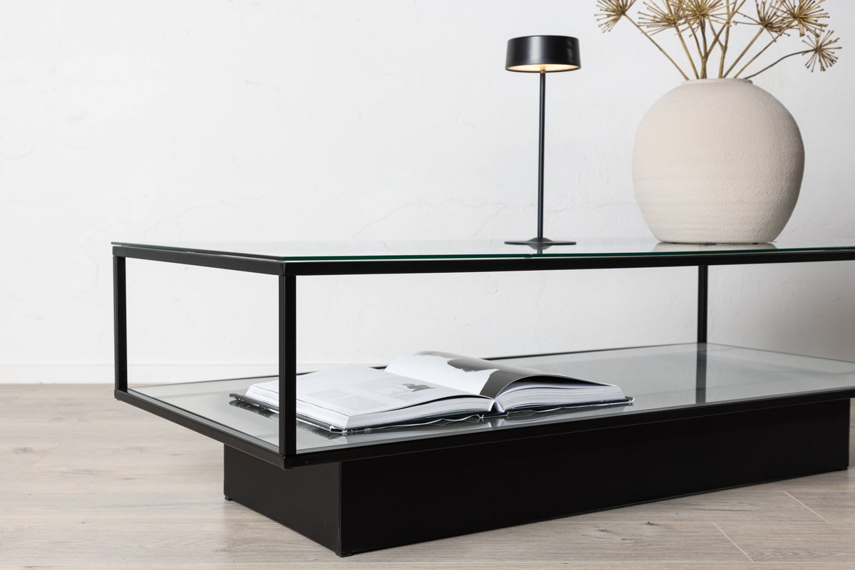 Couchtisch Maglehem 130cm aus Glas mit Ablage - Schwarz - Venture Home - le canapé