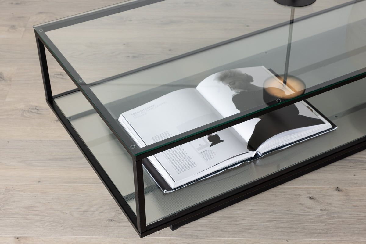 Couchtisch Maglehem 130cm aus Glas mit Ablage - Schwarz - Venture Home - le canapé
