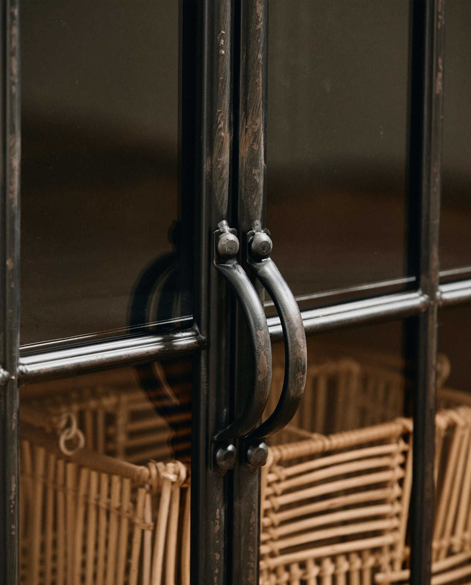 Vitrinenschrank Downtown aus Metall mit 4 Türen - Schwarz