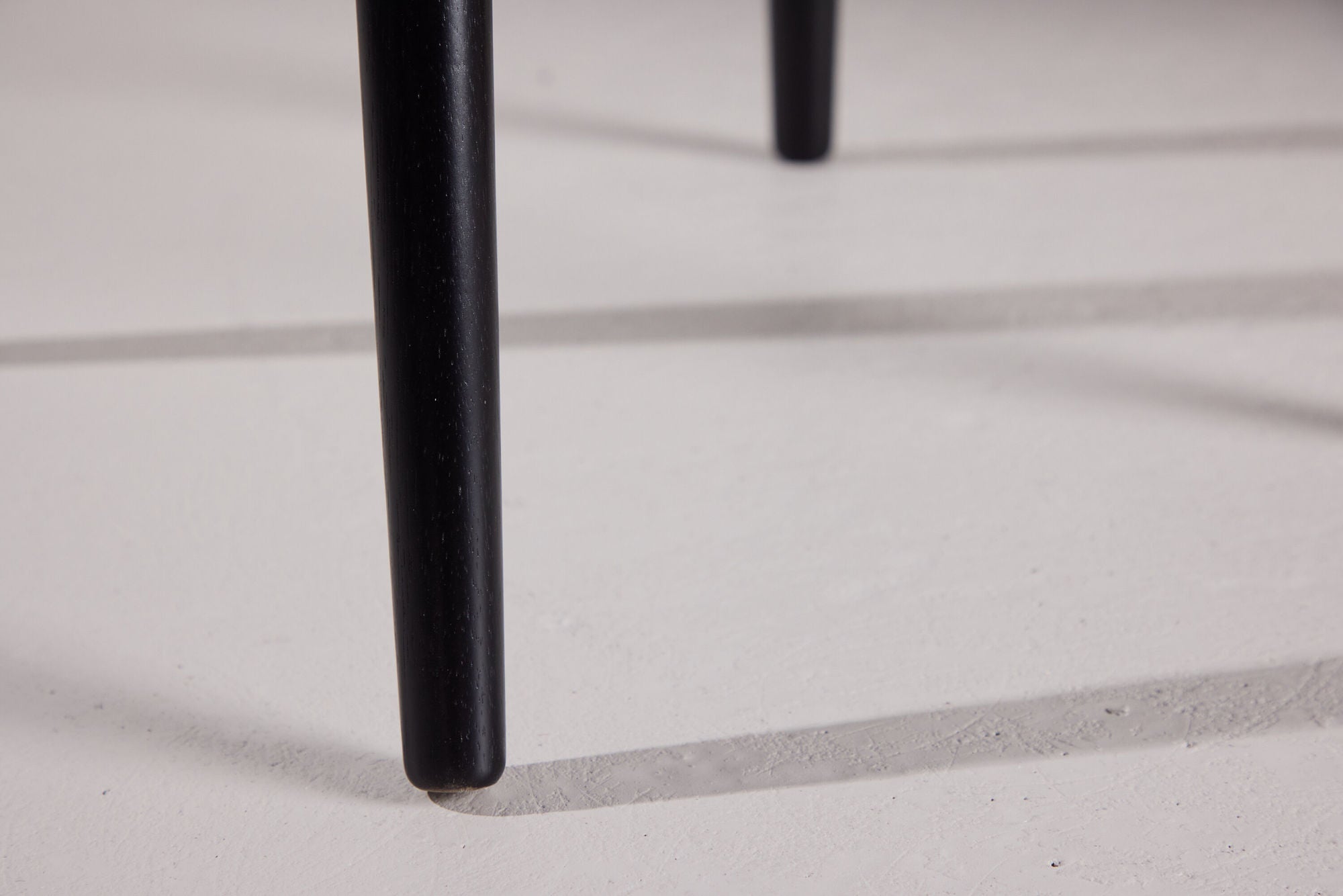 2er-Set Esszimmerstühle Bobby aus Gummibaumholz - Schwarz-Holzstühle-Venture Home-le canapé