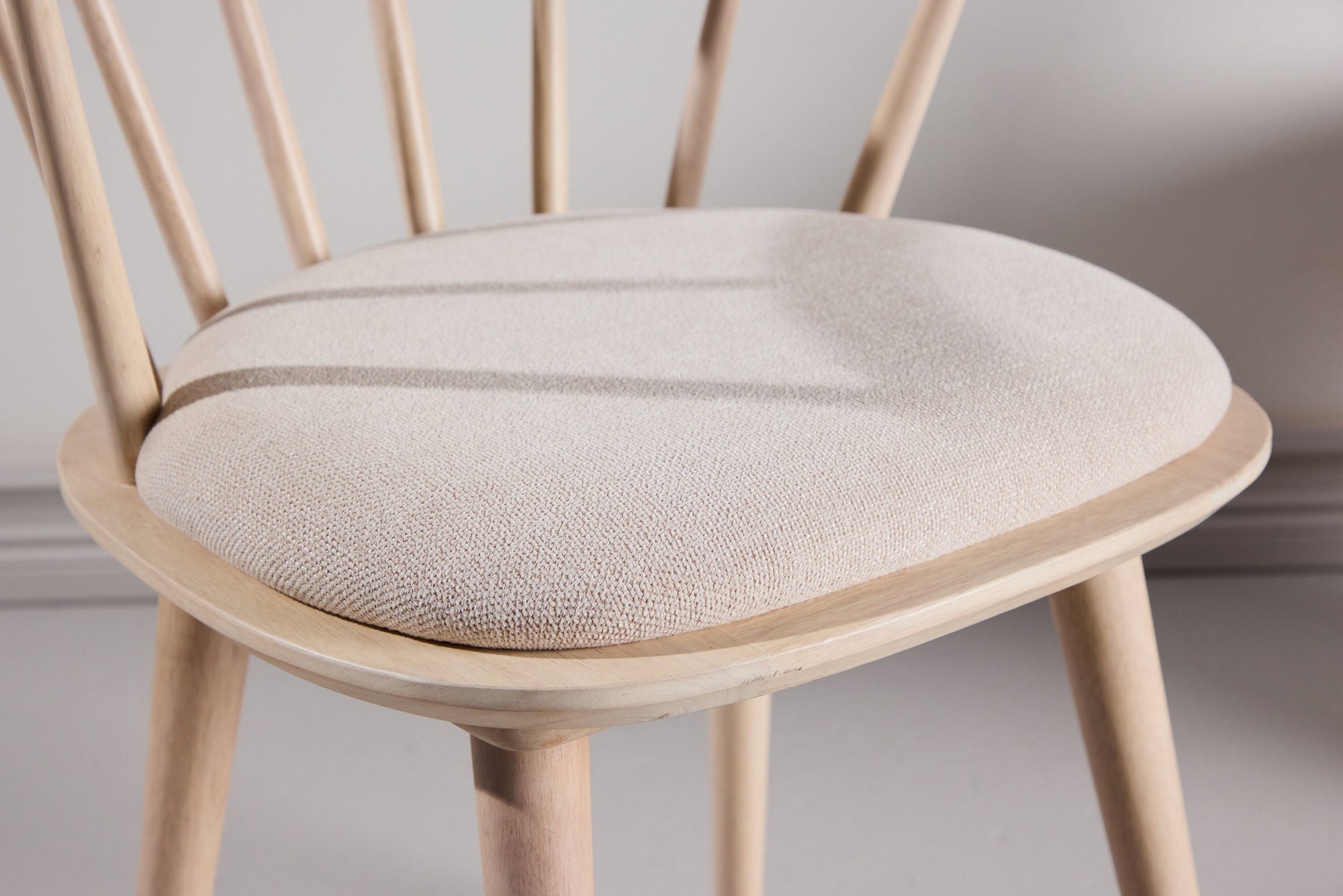 2er-Set Esszimmerstühle Bobby mit Sitzpolster aus Gummibaumholz - Cremeweiß-Holzstühle-Venture Home-le canapé